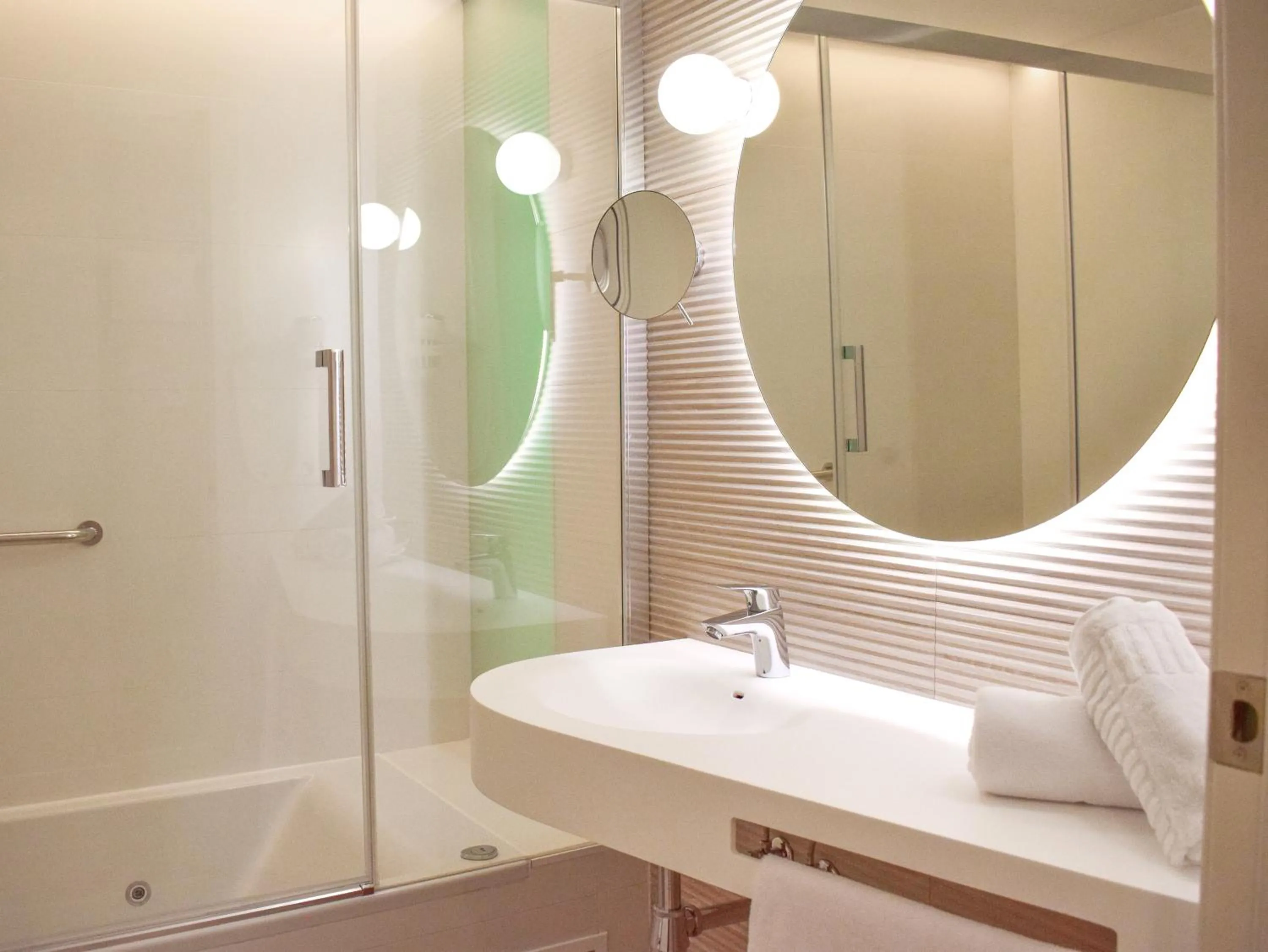 Bathroom in Ambassador Playa II