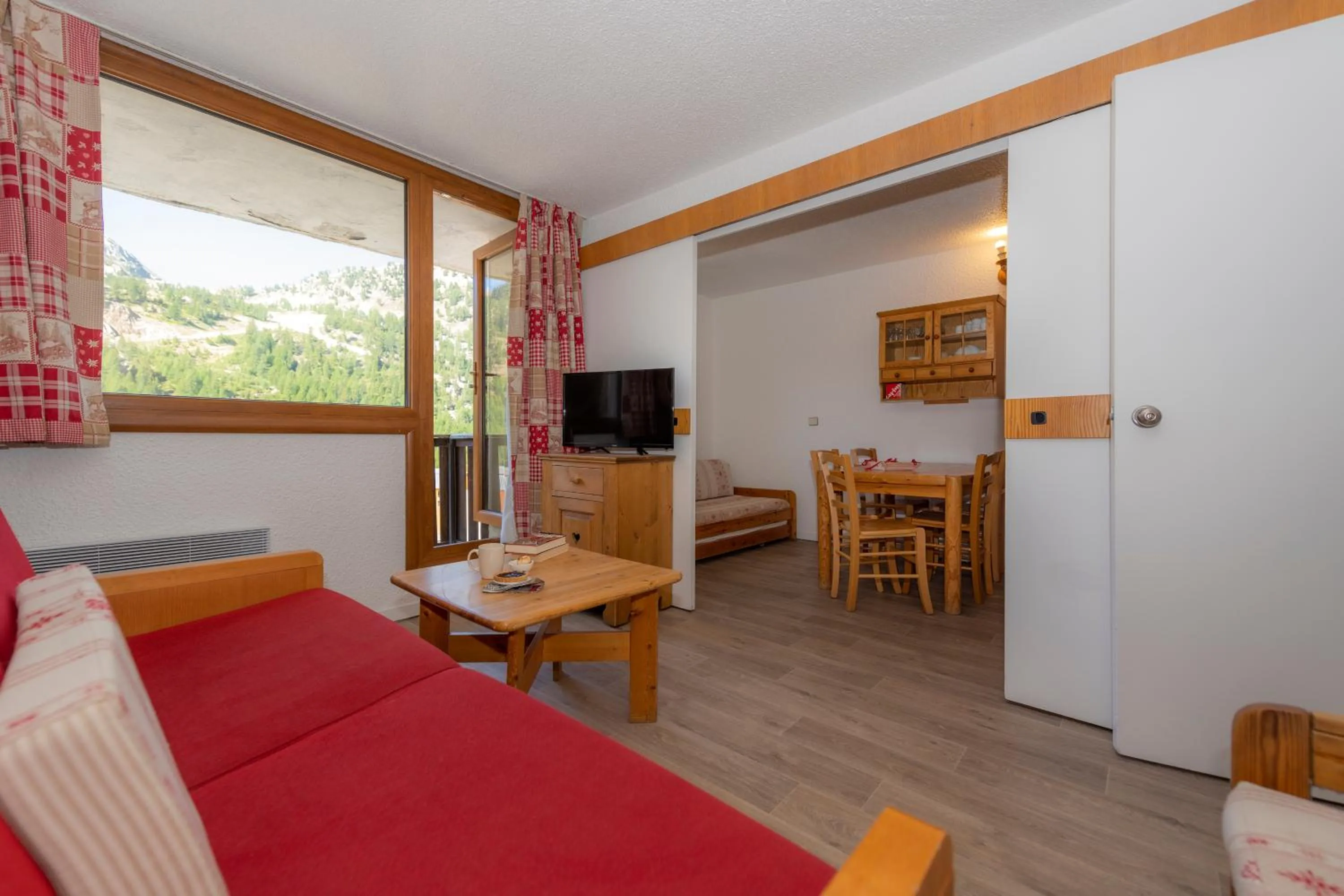 Communal lounge/ TV room in Résidence Capfun Les Adrets