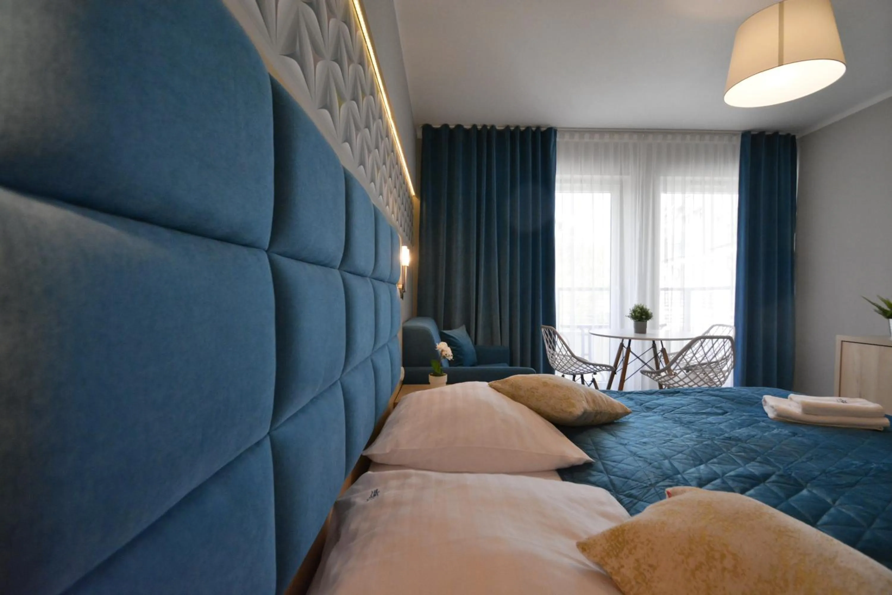 Seating area, Bed in Osiedle Cesarskie Apartamenty - Parking - Apartamenty Bryza