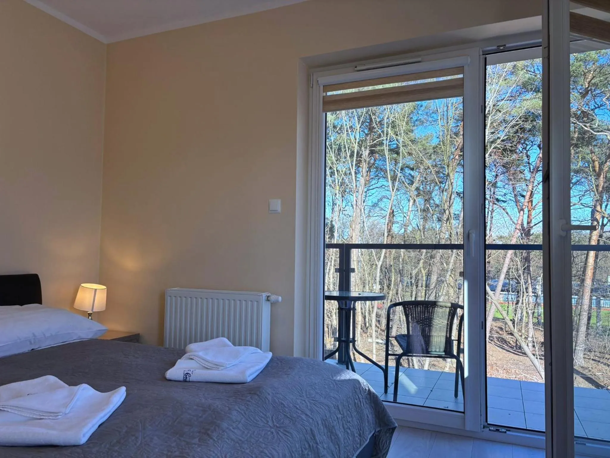 Bed in Osiedle Cesarskie Apartamenty - Parking - Apartamenty Bryza