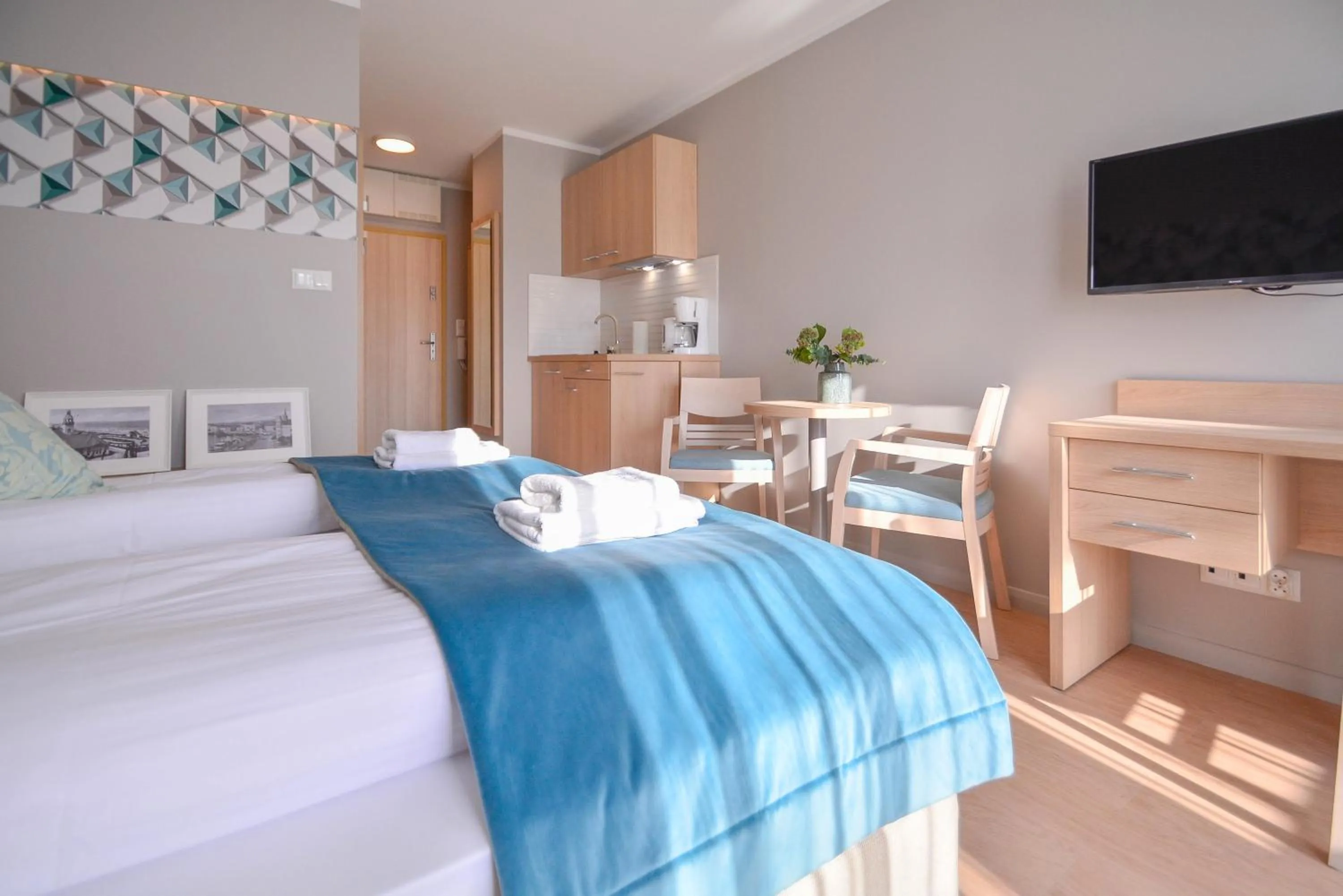 Bed in Osiedle Cesarskie Apartamenty - Parking - Apartamenty Bryza