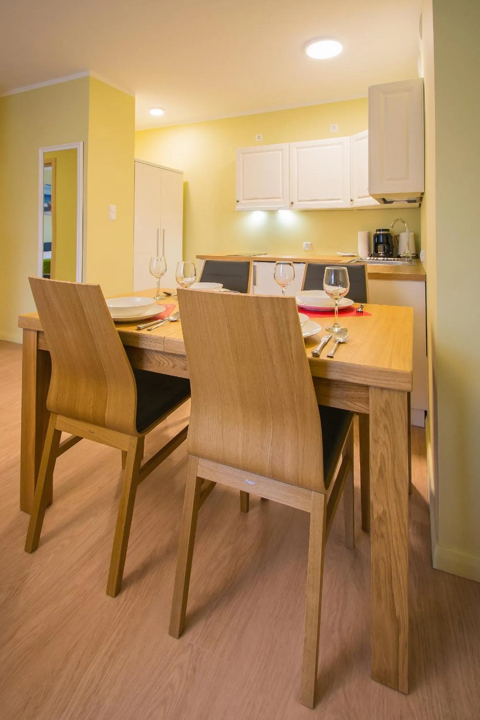 Dining area in Osiedle Cesarskie Apartamenty - Parking - Apartamenty Bryza