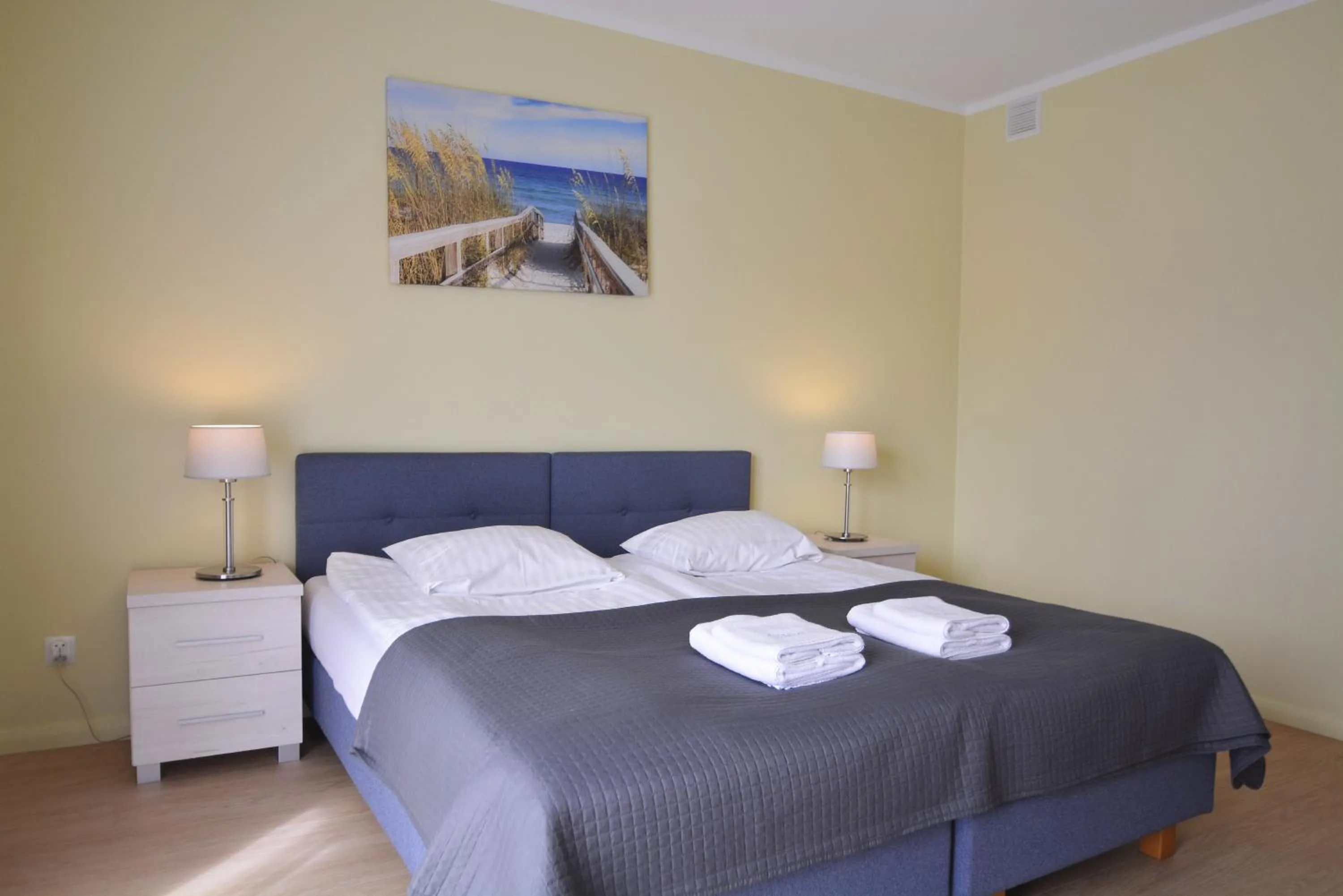 Bedroom, Bed in Osiedle Cesarskie Apartamenty - Parking - Apartamenty Bryza