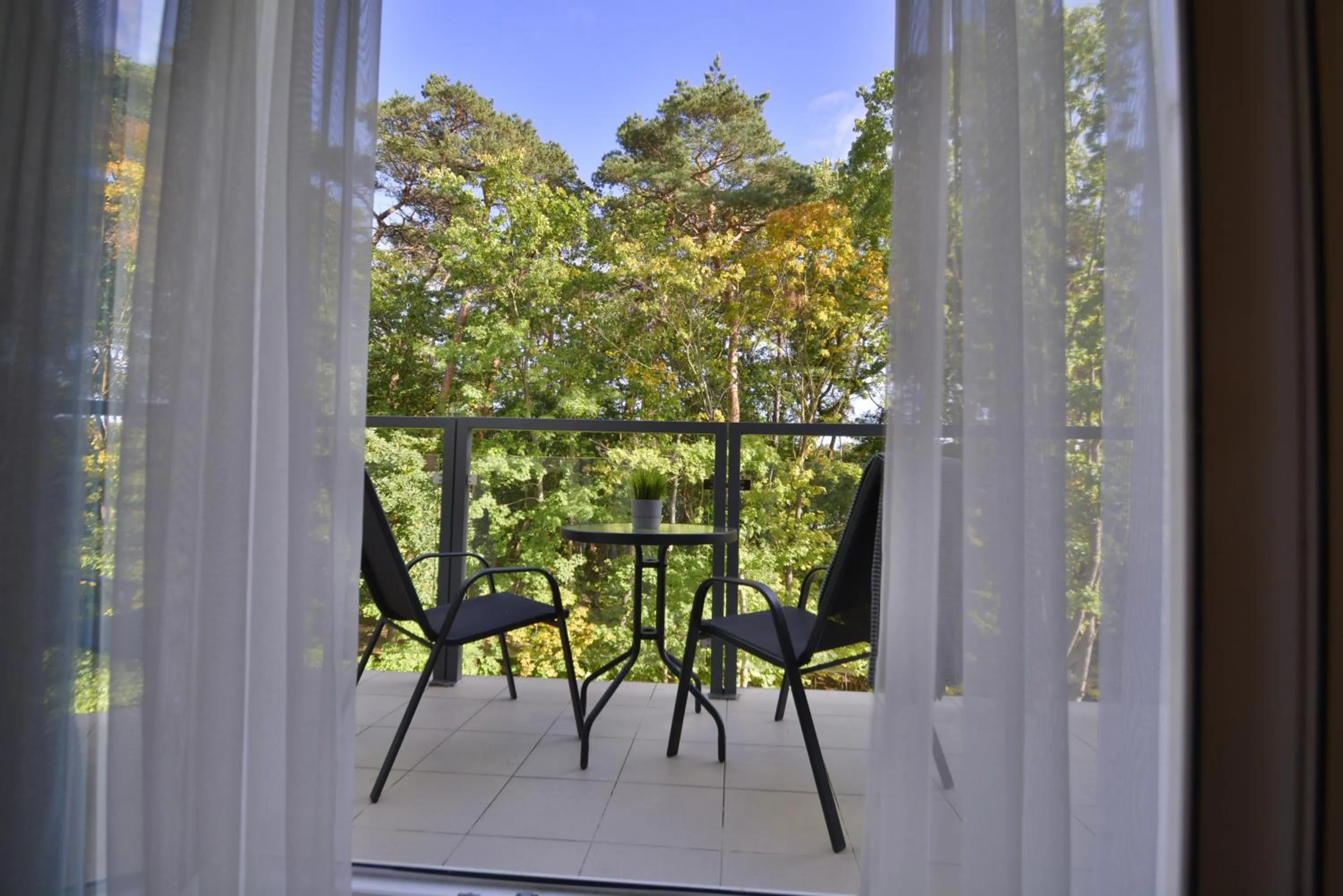 Property building in Osiedle Cesarskie Apartamenty - Parking - Apartamenty Bryza