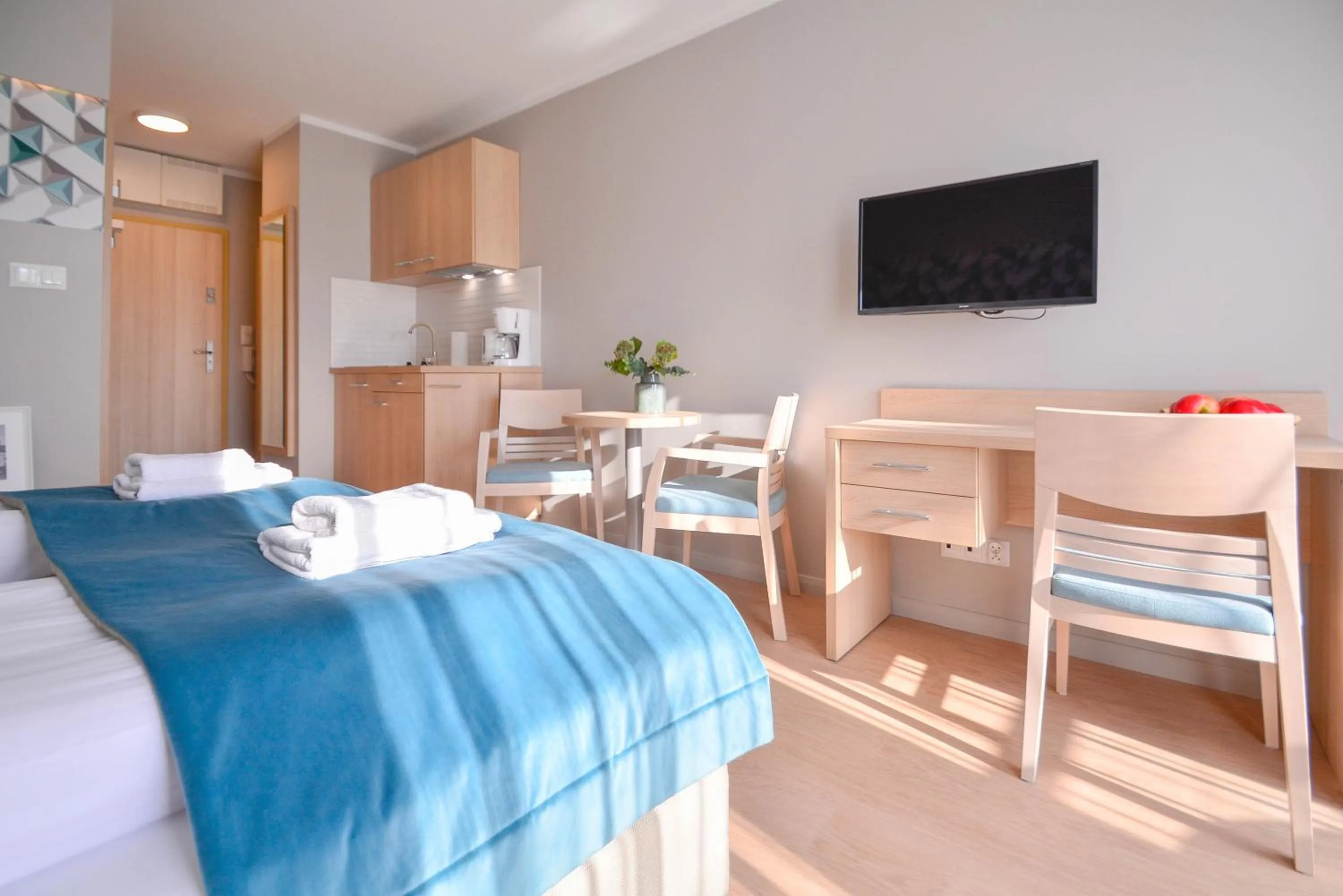 Bed in Osiedle Cesarskie Apartamenty - Parking - Apartamenty Bryza