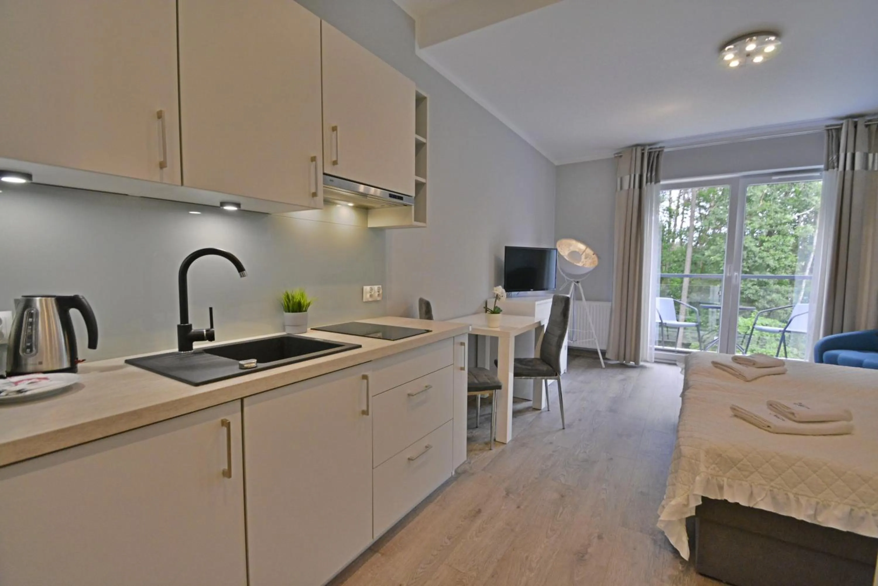 Kitchen or kitchenette in Osiedle Cesarskie Apartamenty - Parking - Apartamenty Bryza