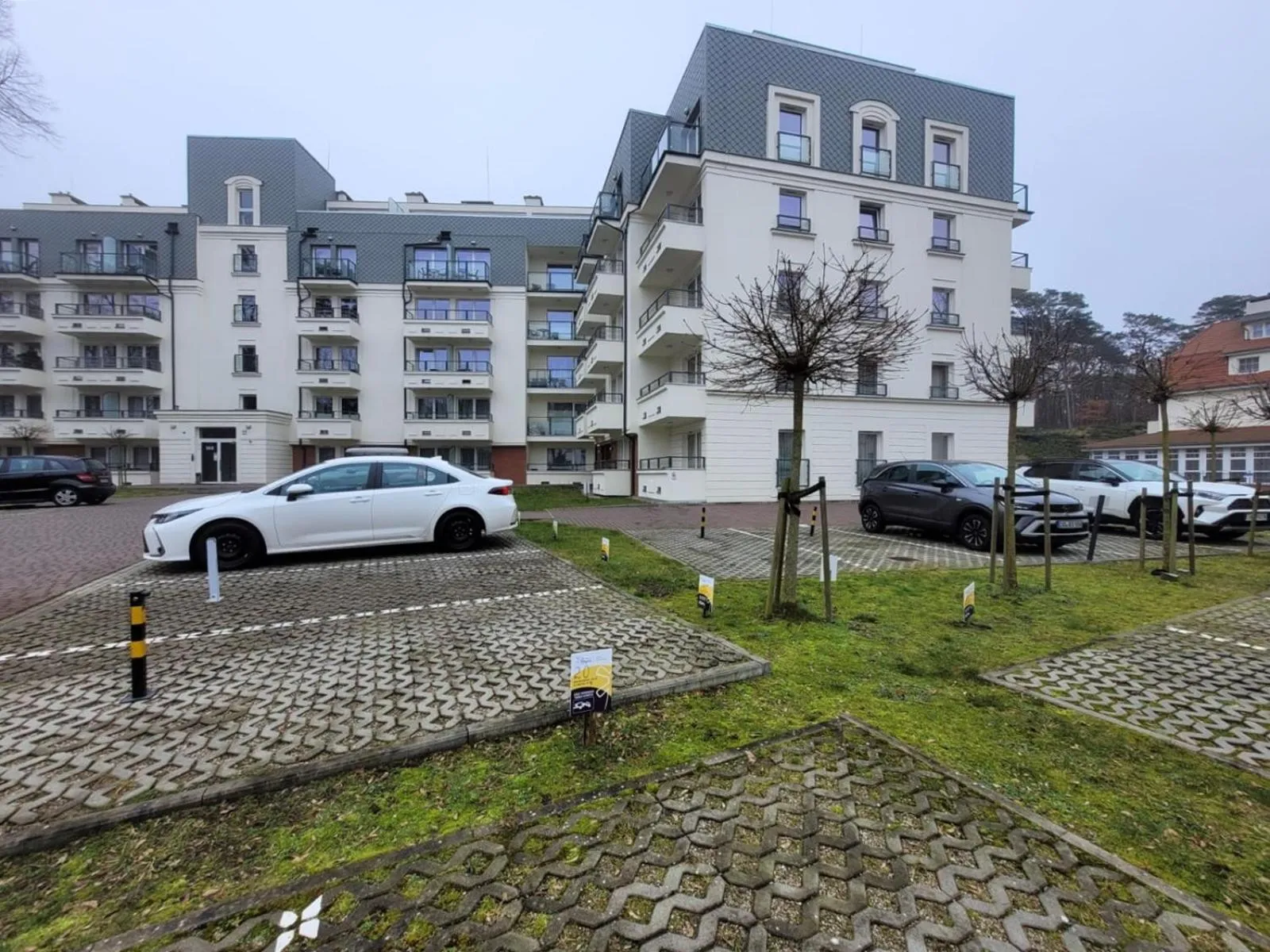 Parking in Osiedle Cesarskie Apartamenty - Parking - Apartamenty Bryza