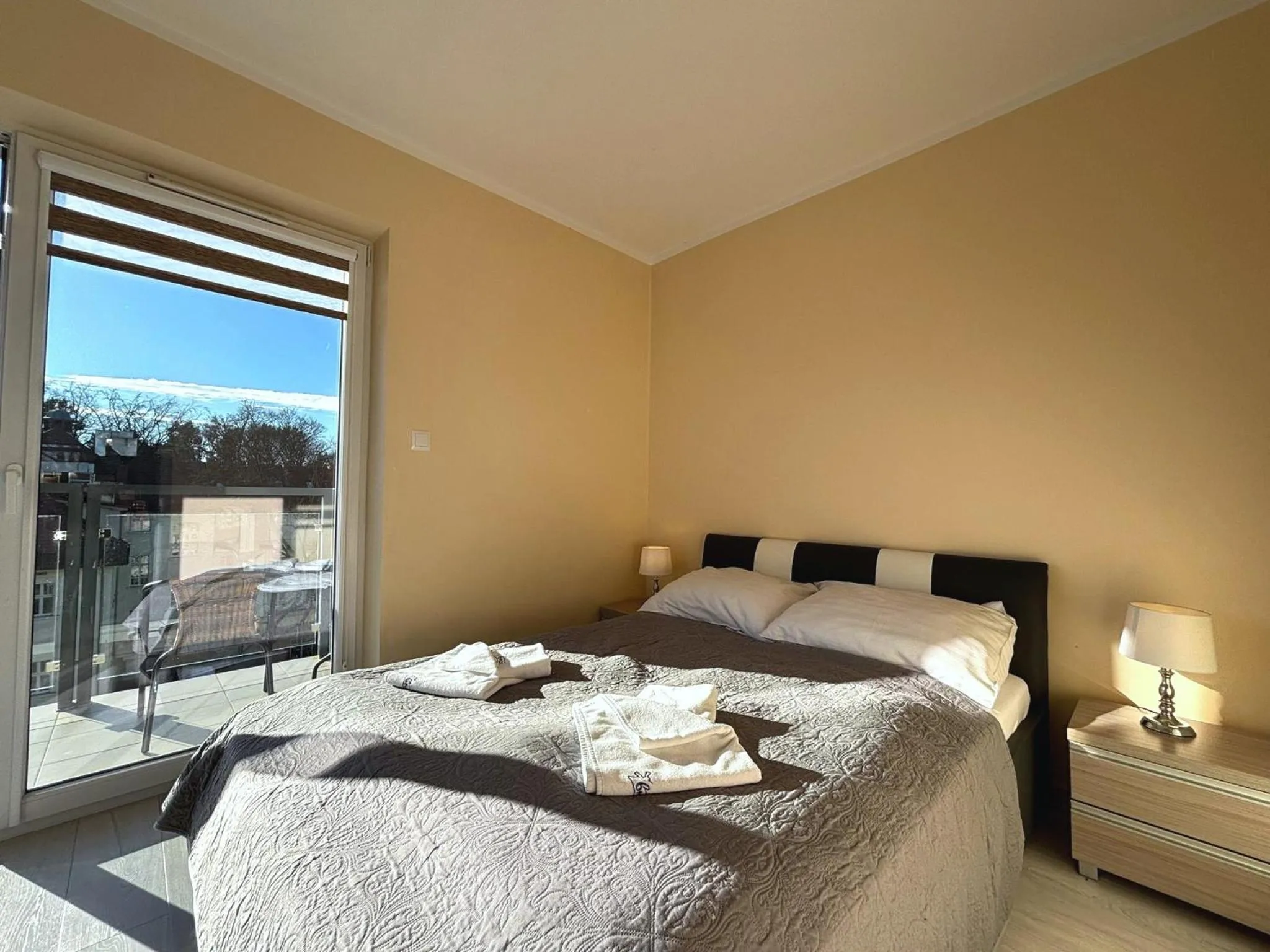 Bed in Osiedle Cesarskie Apartamenty - Parking - Apartamenty Bryza