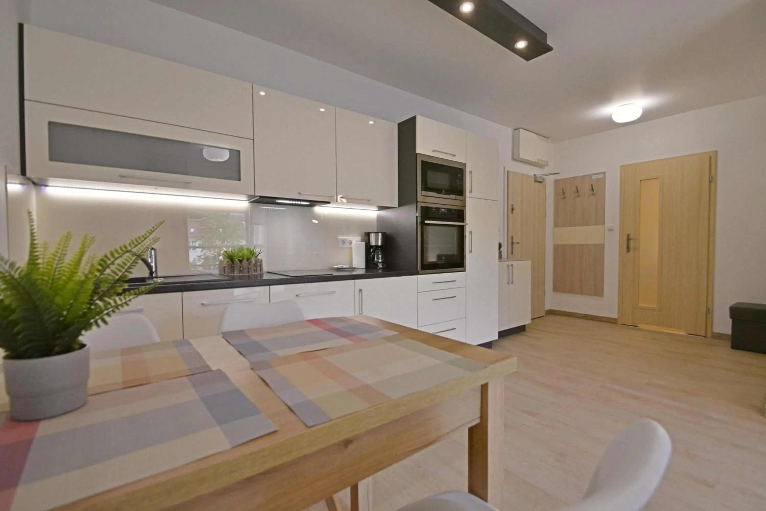 Kitchen or kitchenette in Osiedle Cesarskie Apartamenty - Parking - Apartamenty Bryza