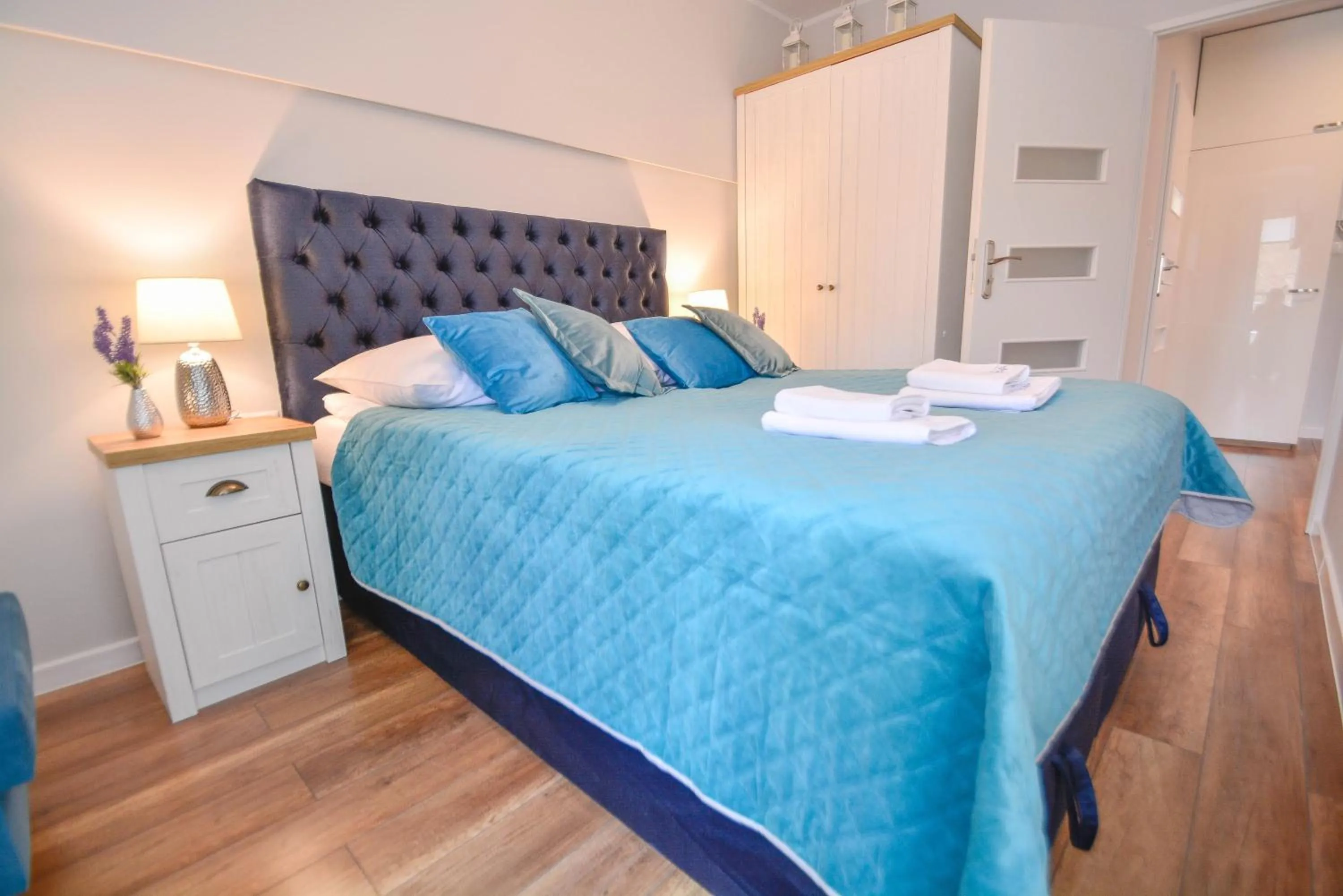 Bed in Osiedle Cesarskie Apartamenty - Parking - Apartamenty Bryza