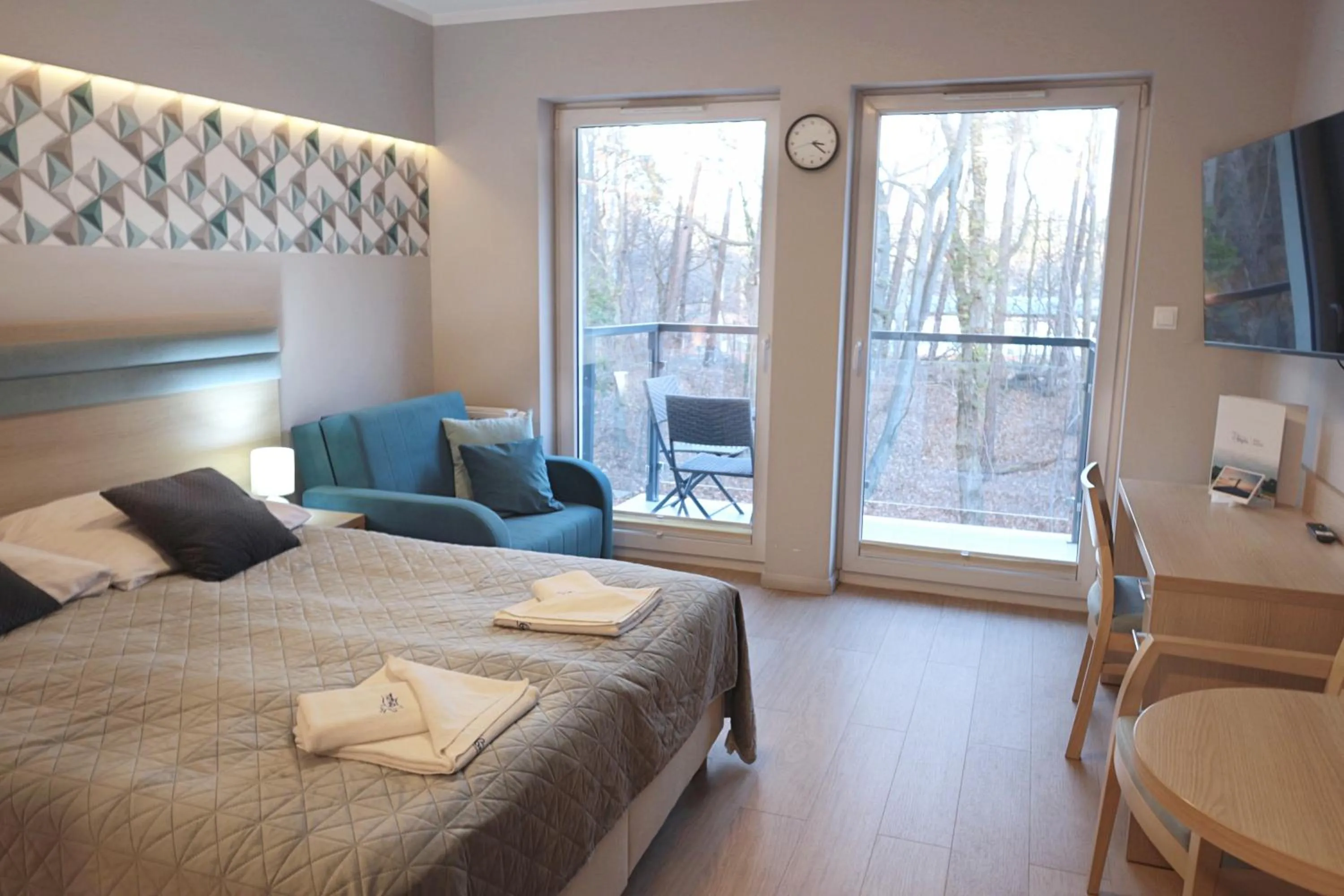 Bed in Osiedle Cesarskie Apartamenty - Parking - Apartamenty Bryza