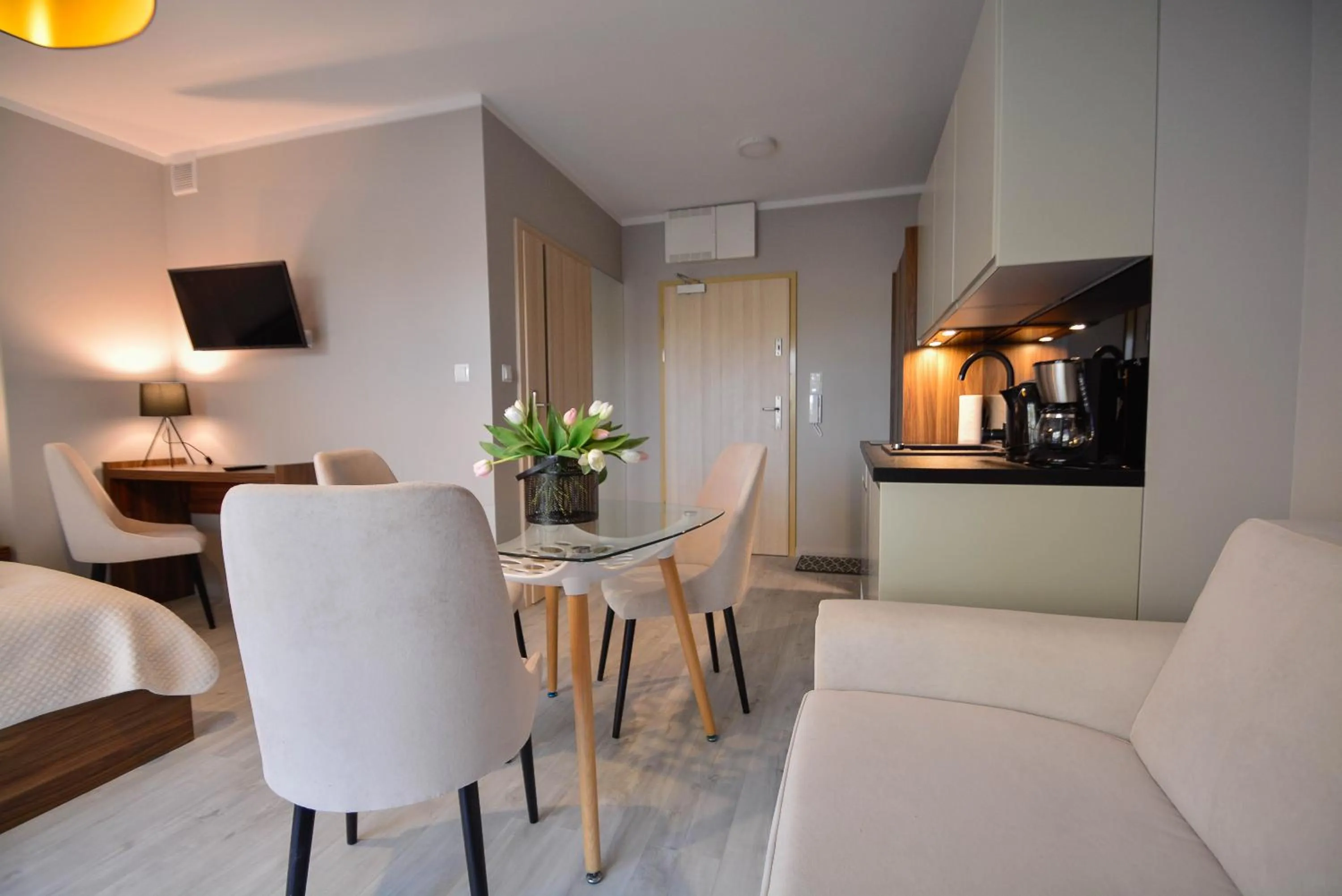 TV and multimedia in Osiedle Cesarskie Apartamenty - Parking - Apartamenty Bryza