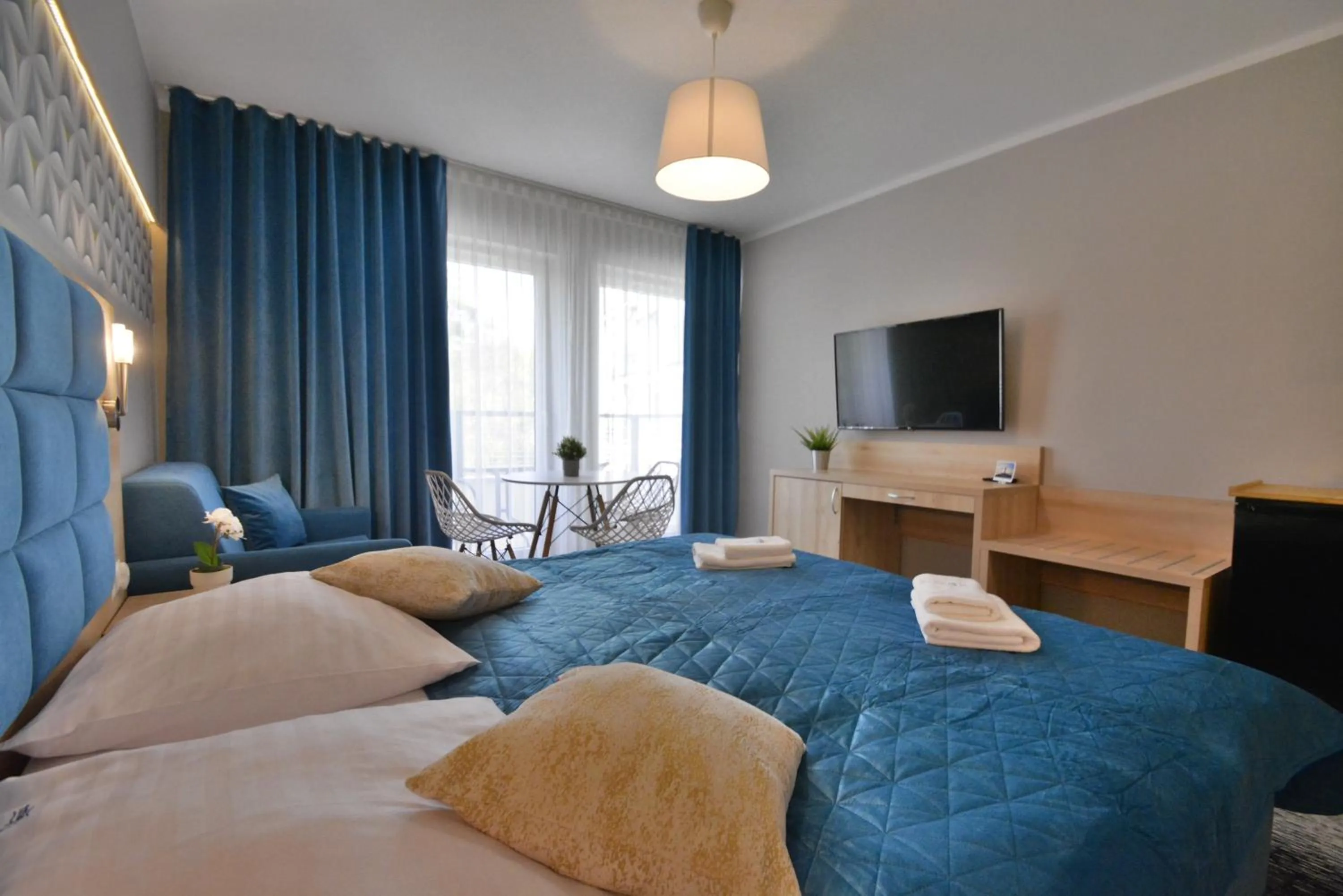 TV and multimedia, Bed in Osiedle Cesarskie Apartamenty - Parking - Apartamenty Bryza