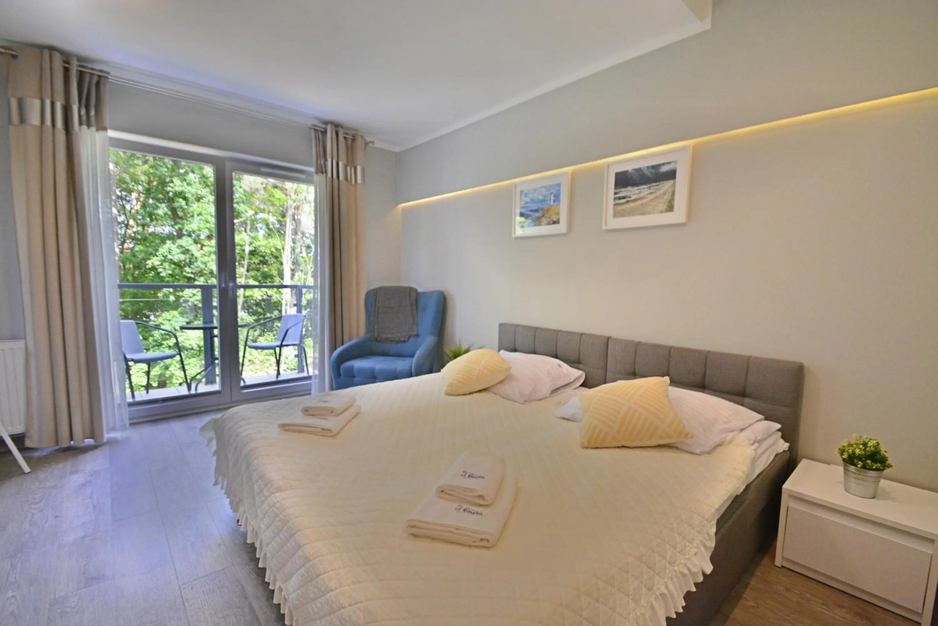 Bed in Osiedle Cesarskie Apartamenty - Parking - Apartamenty Bryza