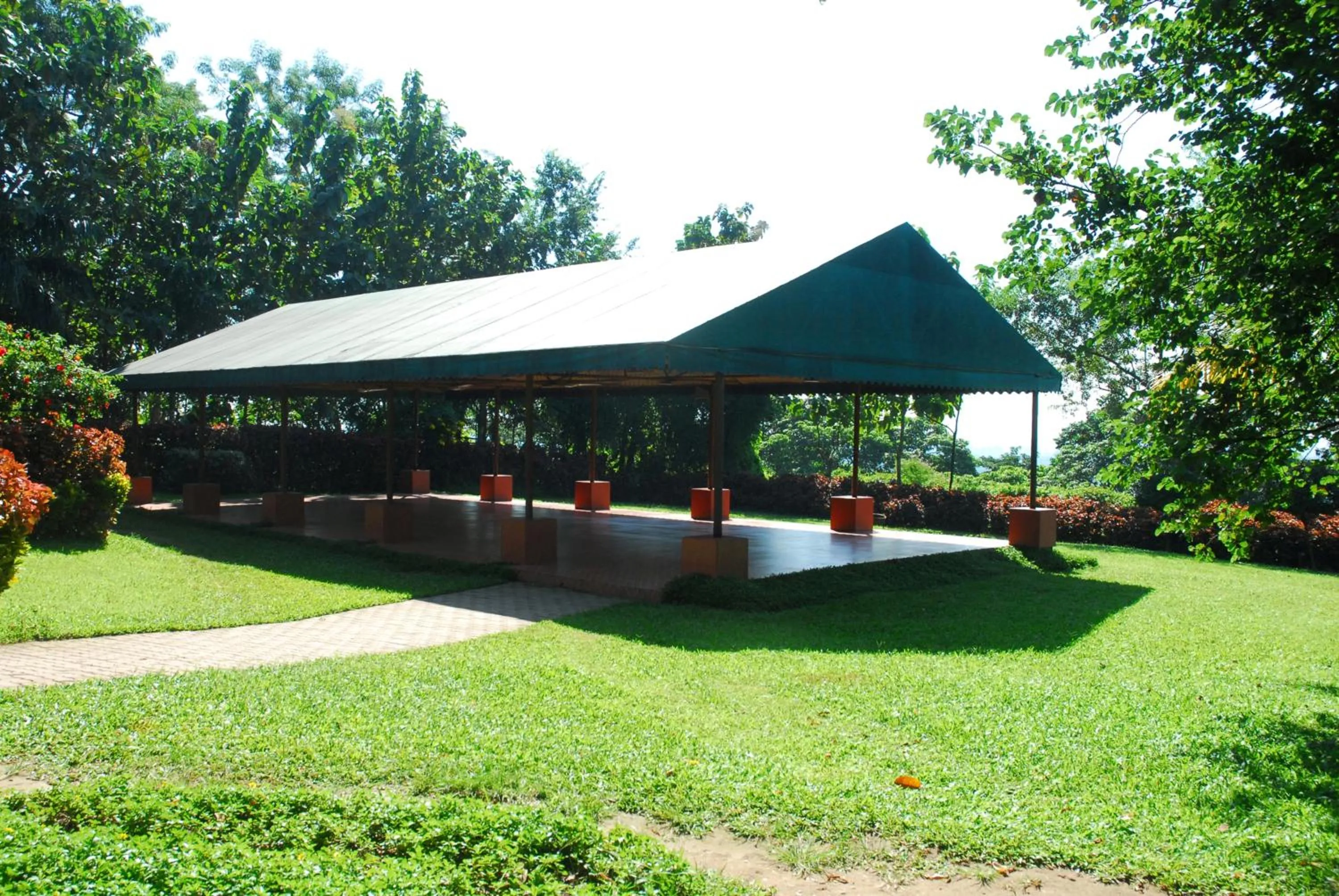 Business facilities in Sinclairs Retreat Dooars, Chalsa