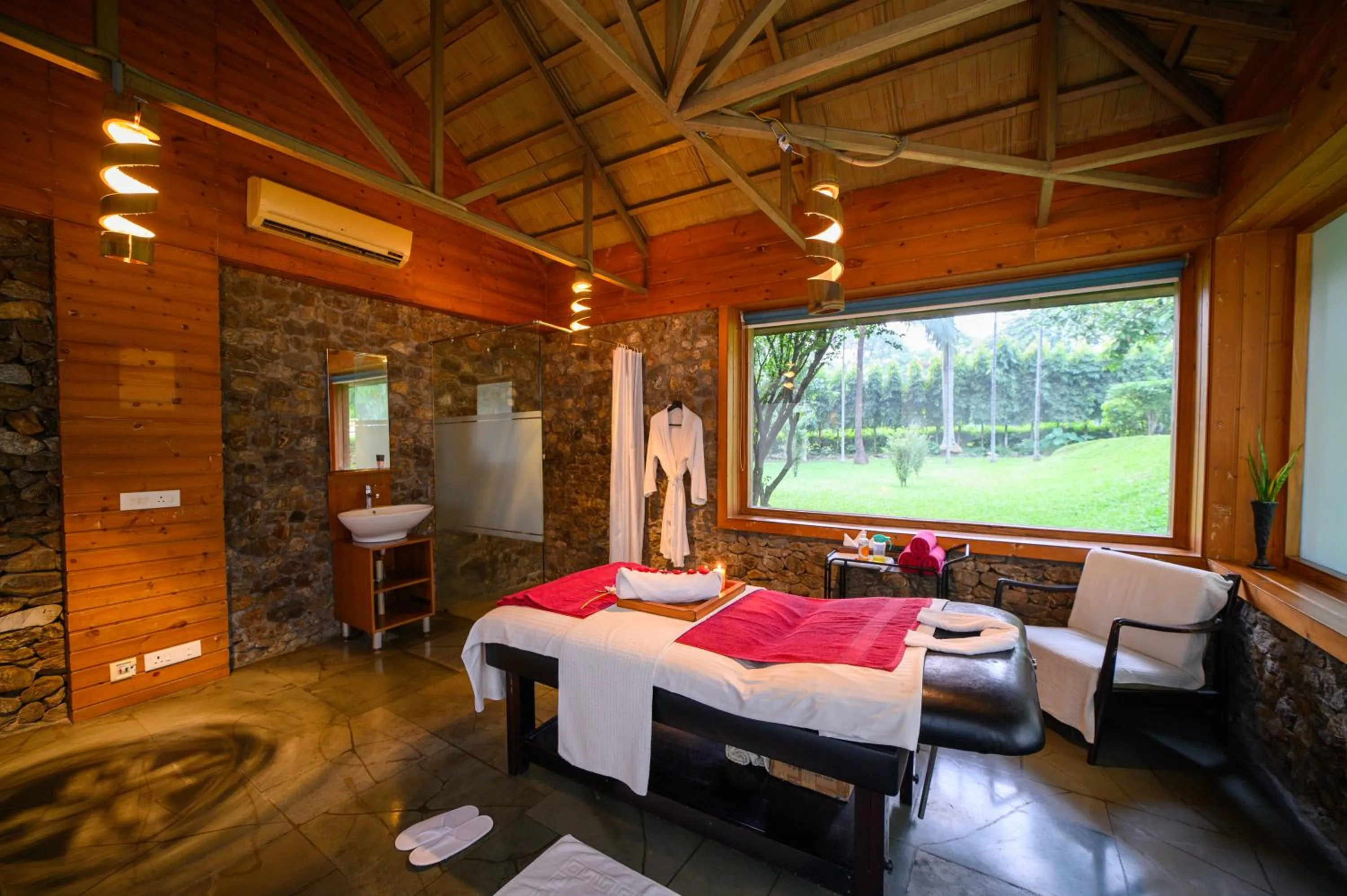 Spa and wellness centre/facilities, Bed in Sinclairs Retreat Dooars, Chalsa
