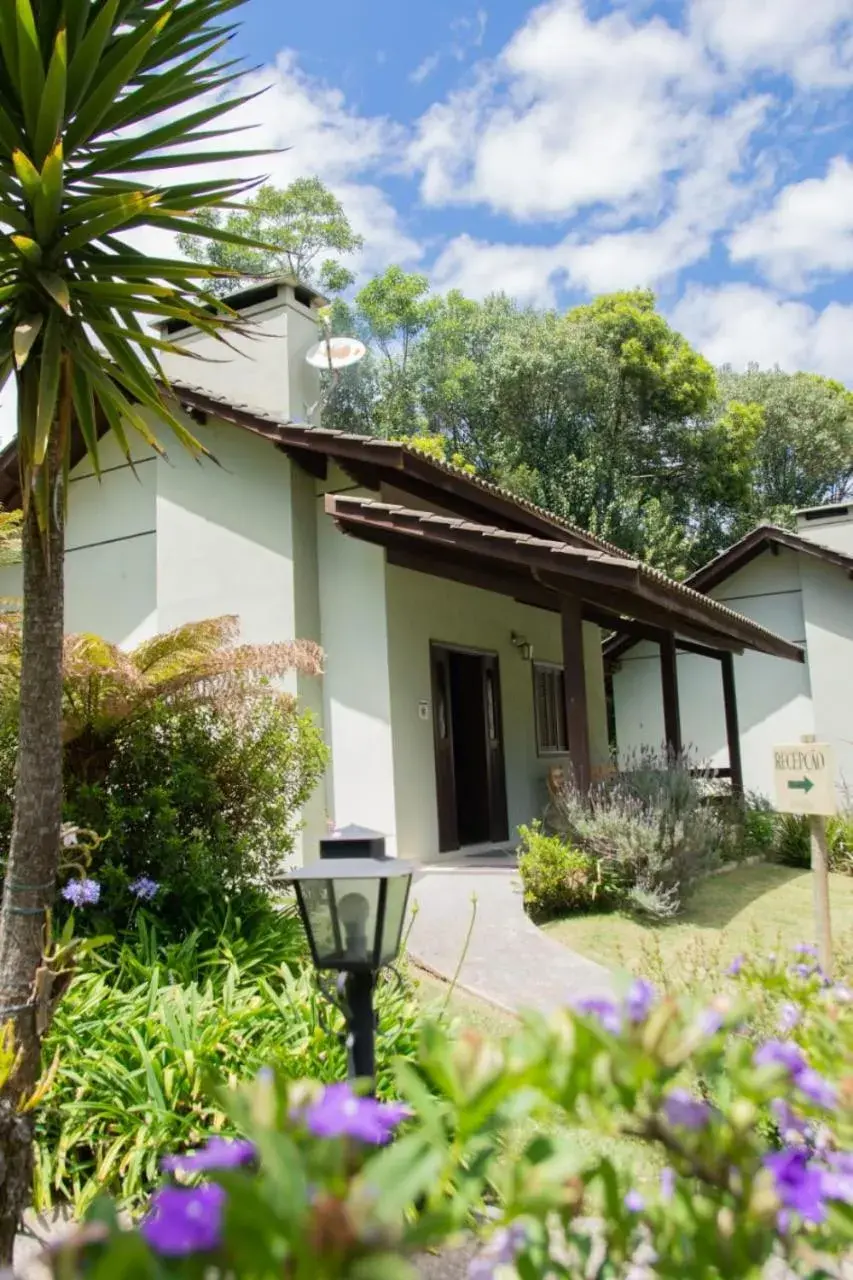 Triple deluxe chalet with hot tub in Pousada Medeiros Triple deluxe chalet with hot tub in Pousada Medeiros