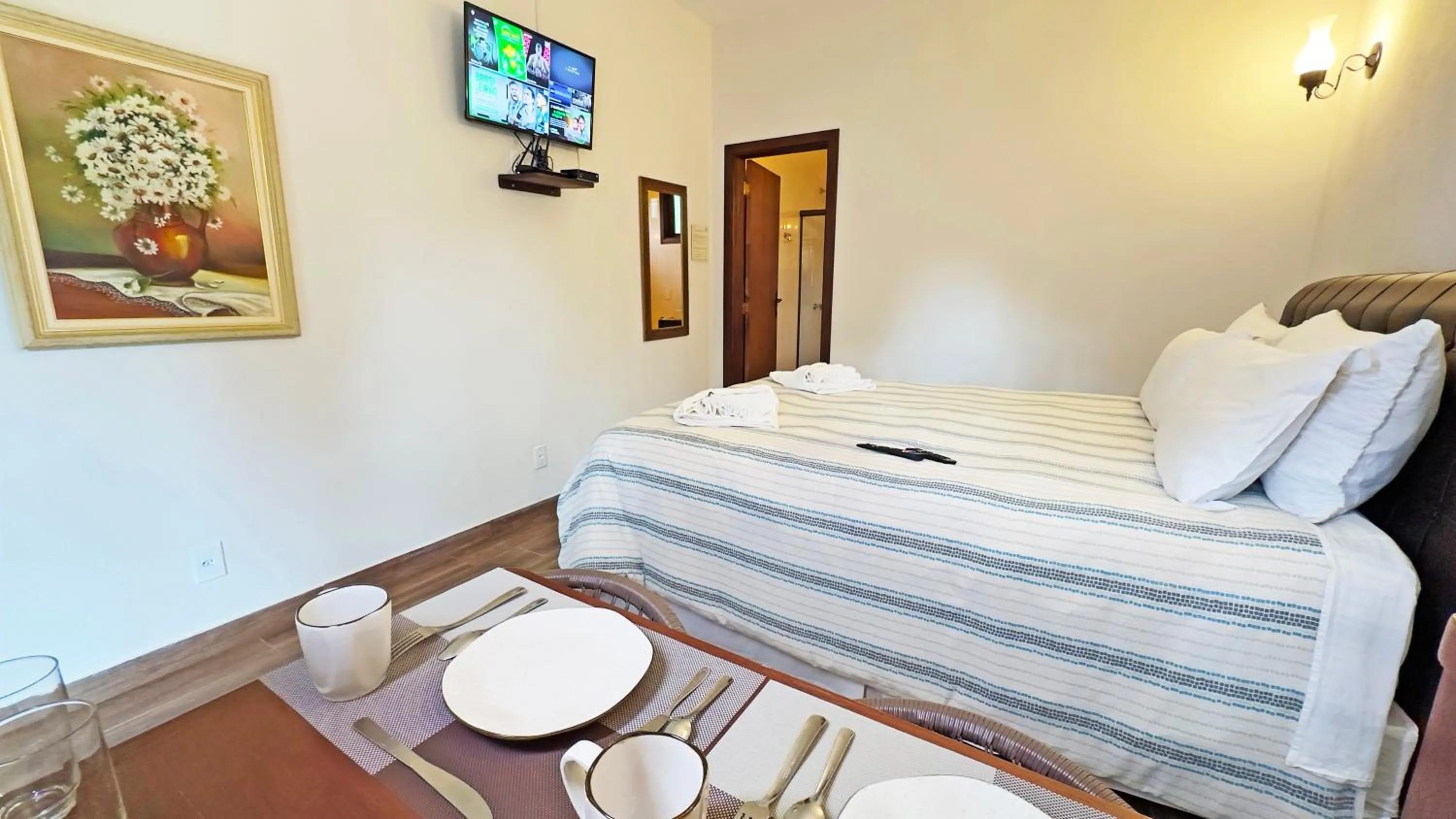 TV and multimedia, Bed in Pousada Medeiros