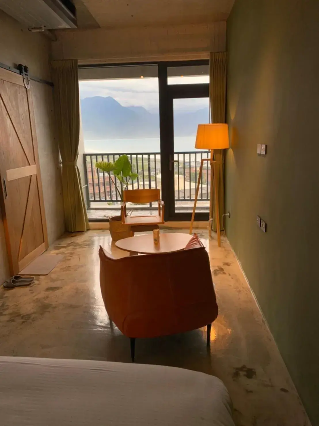 Deluxe Double Room with Balcony and Sea View in Come Sit Hostel Deluxe Double Room with Balcony and Sea View in Come Sit Hostel