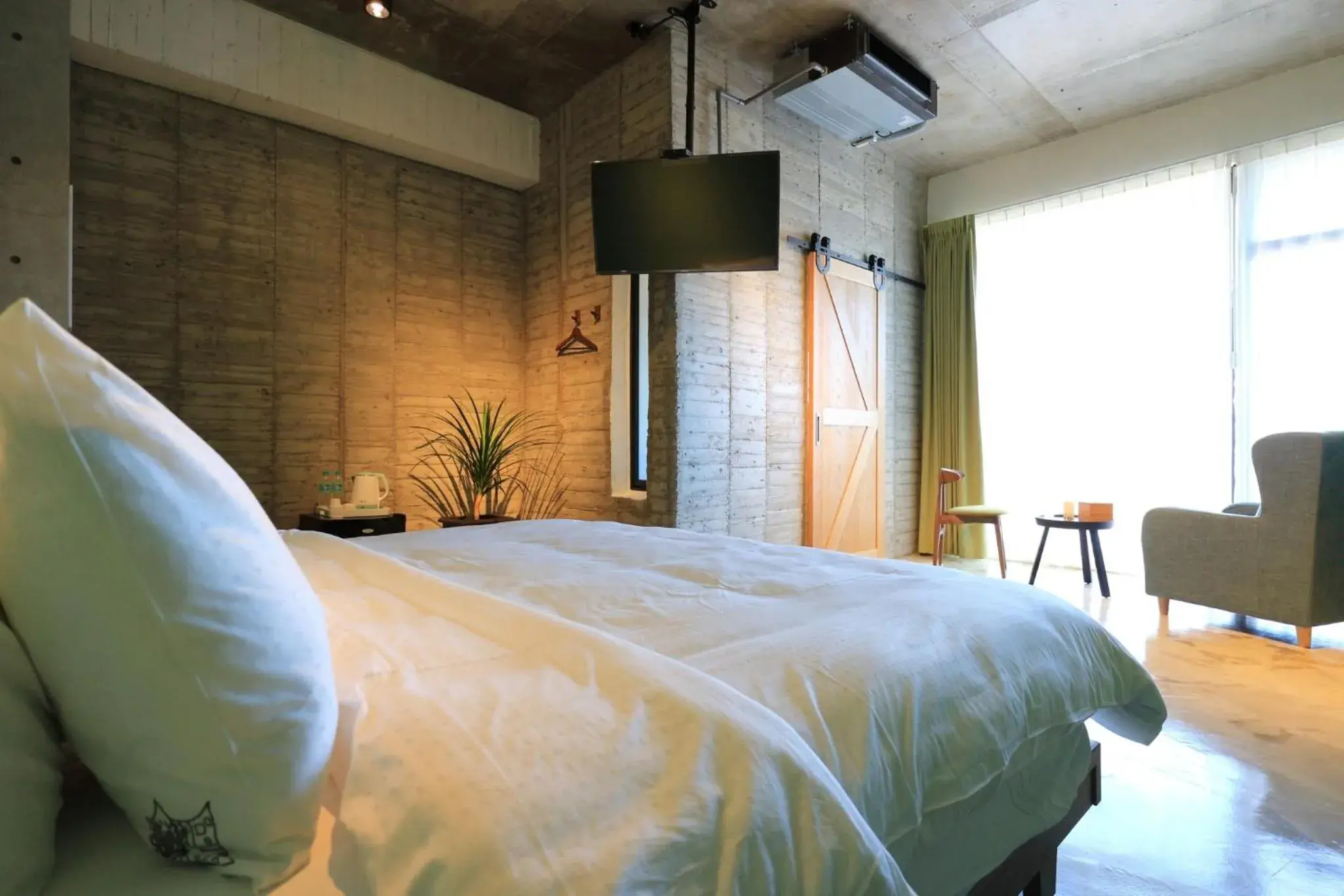 Double Room with Balcony and Sea View in Come Sit Hostel Double Room with Balcony and Sea View in Come Sit Hostel