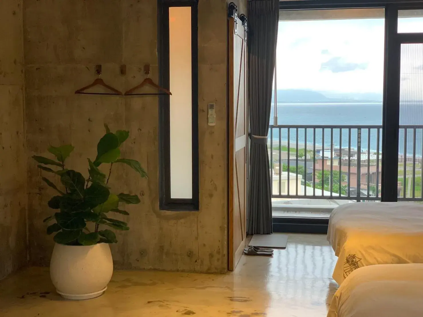 Quadruple Room with Sea View in Come Sit Hostel Quadruple Room with Sea View in Come Sit Hostel