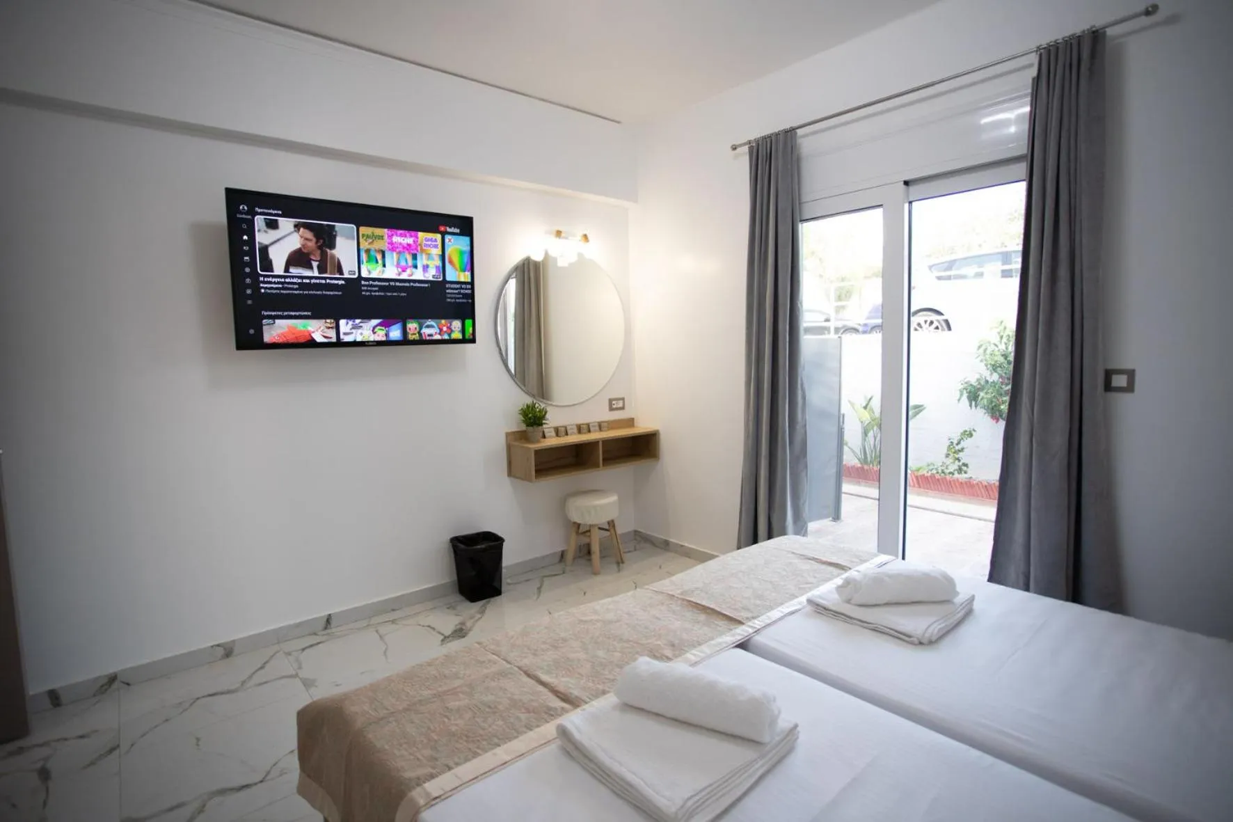 Photo of the whole room, Bed in Star Hotel