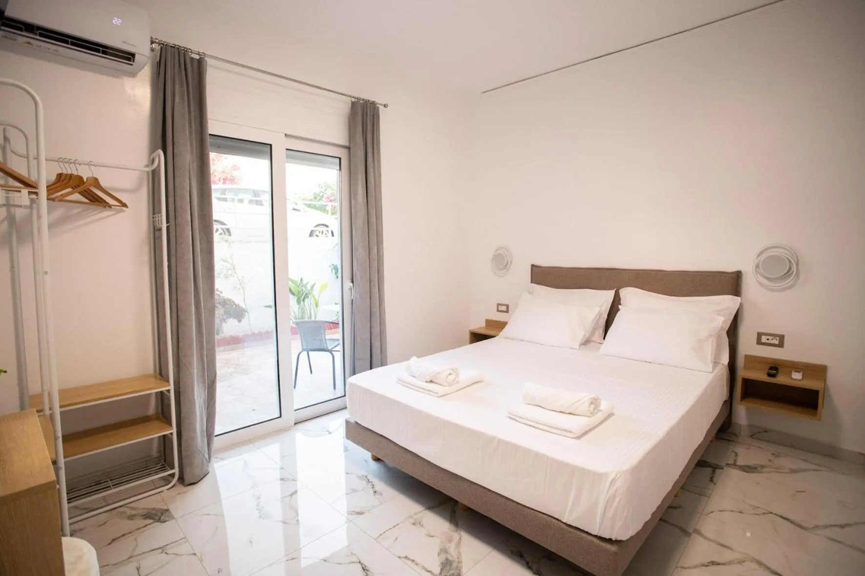 Photo of the whole room, Bed in Star Hotel