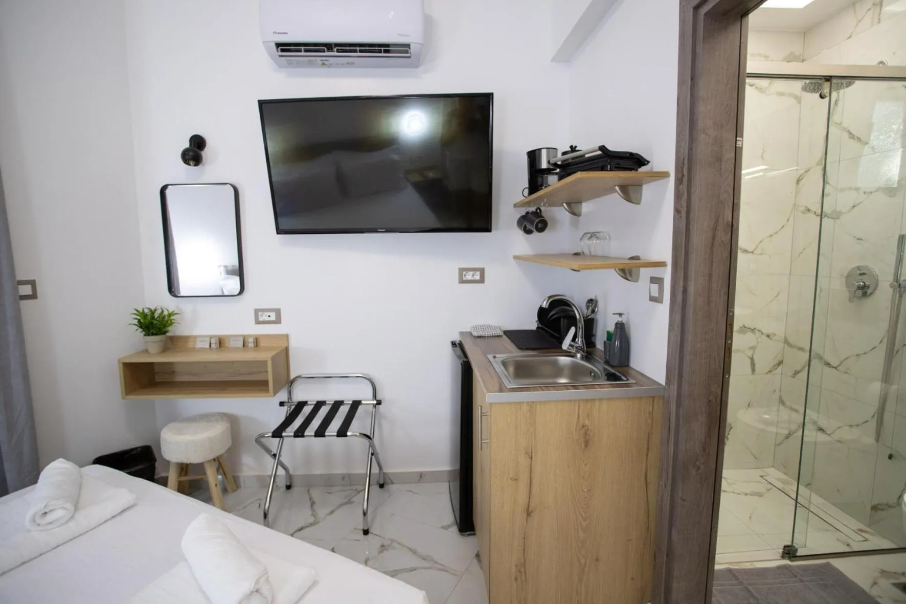 Photo of the whole room, Bed in Star Hotel