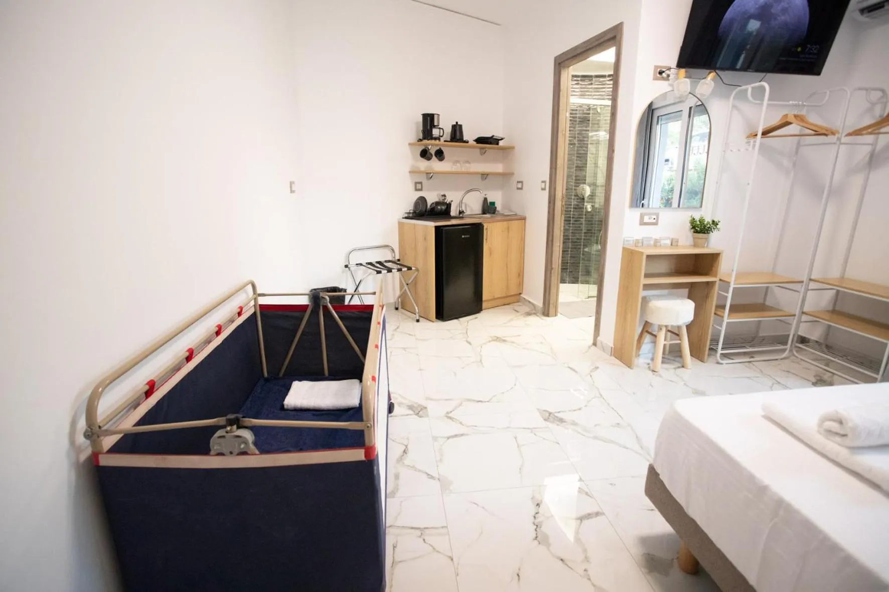 Photo of the whole room in Star Hotel