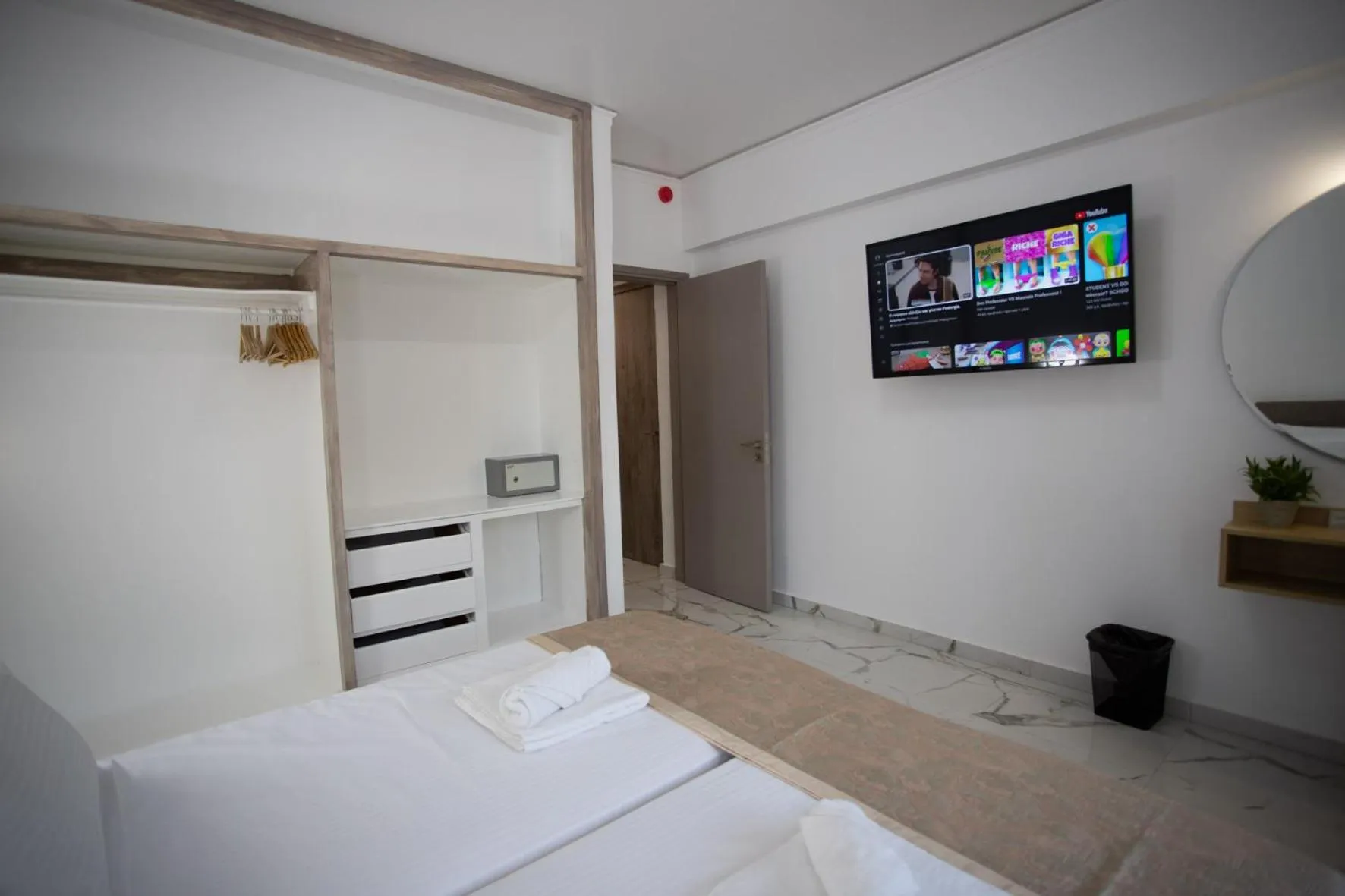 TV and multimedia, Bed in Star Hotel