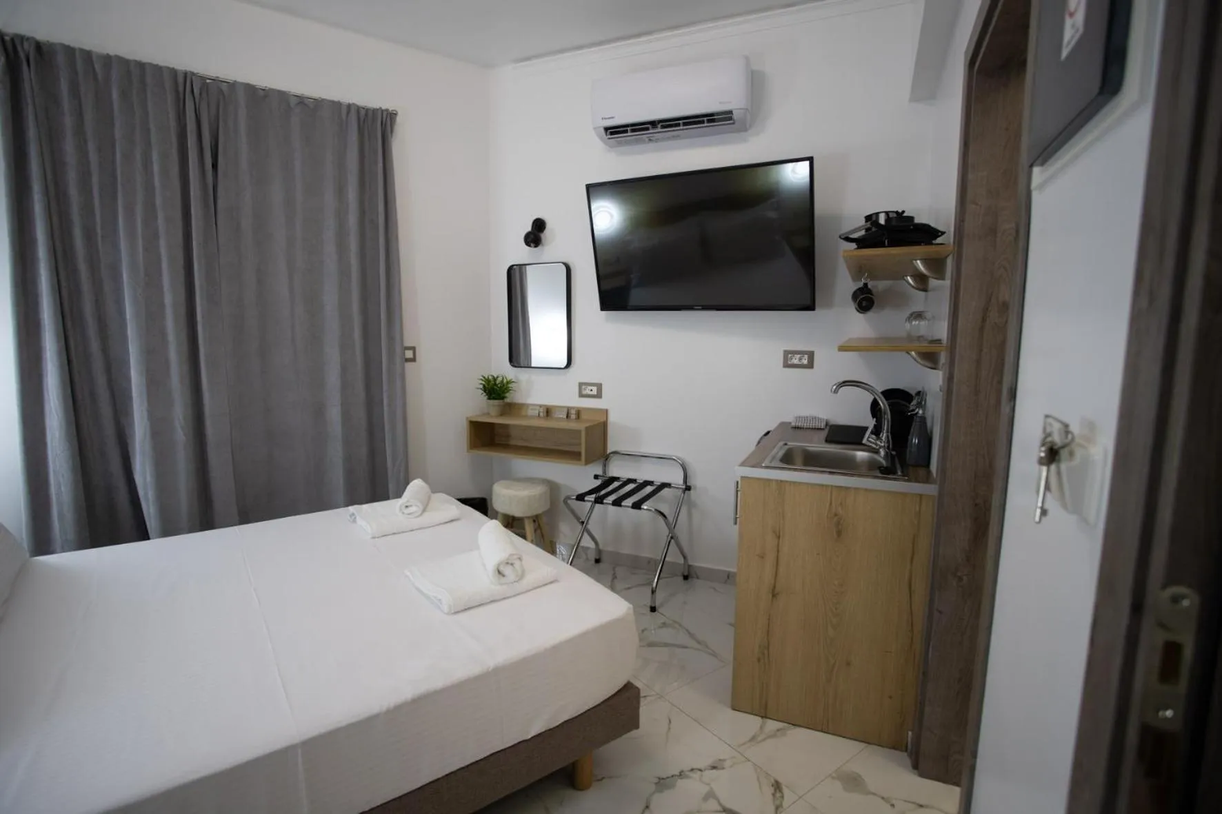 Photo of the whole room, Bed in Star Hotel