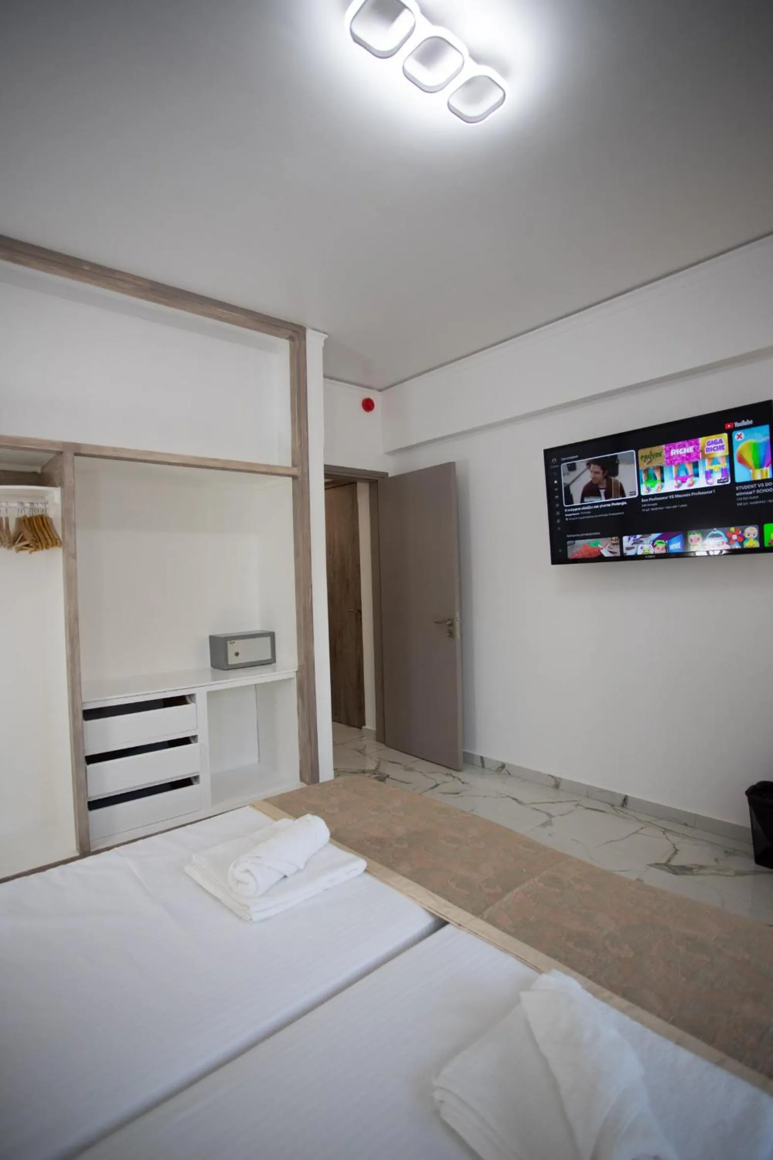 TV and multimedia, Bed in Star Hotel
