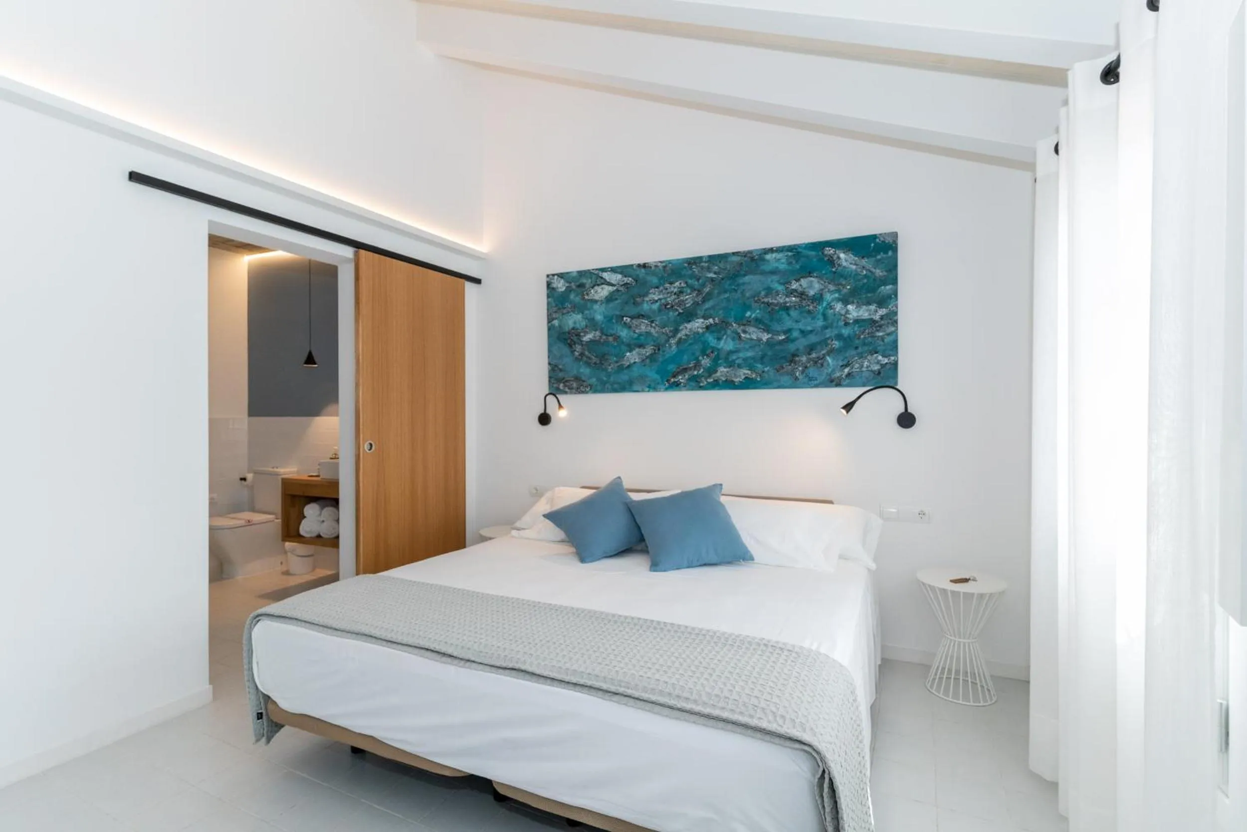 Photo of the whole room, Bed in Hotel m - 27