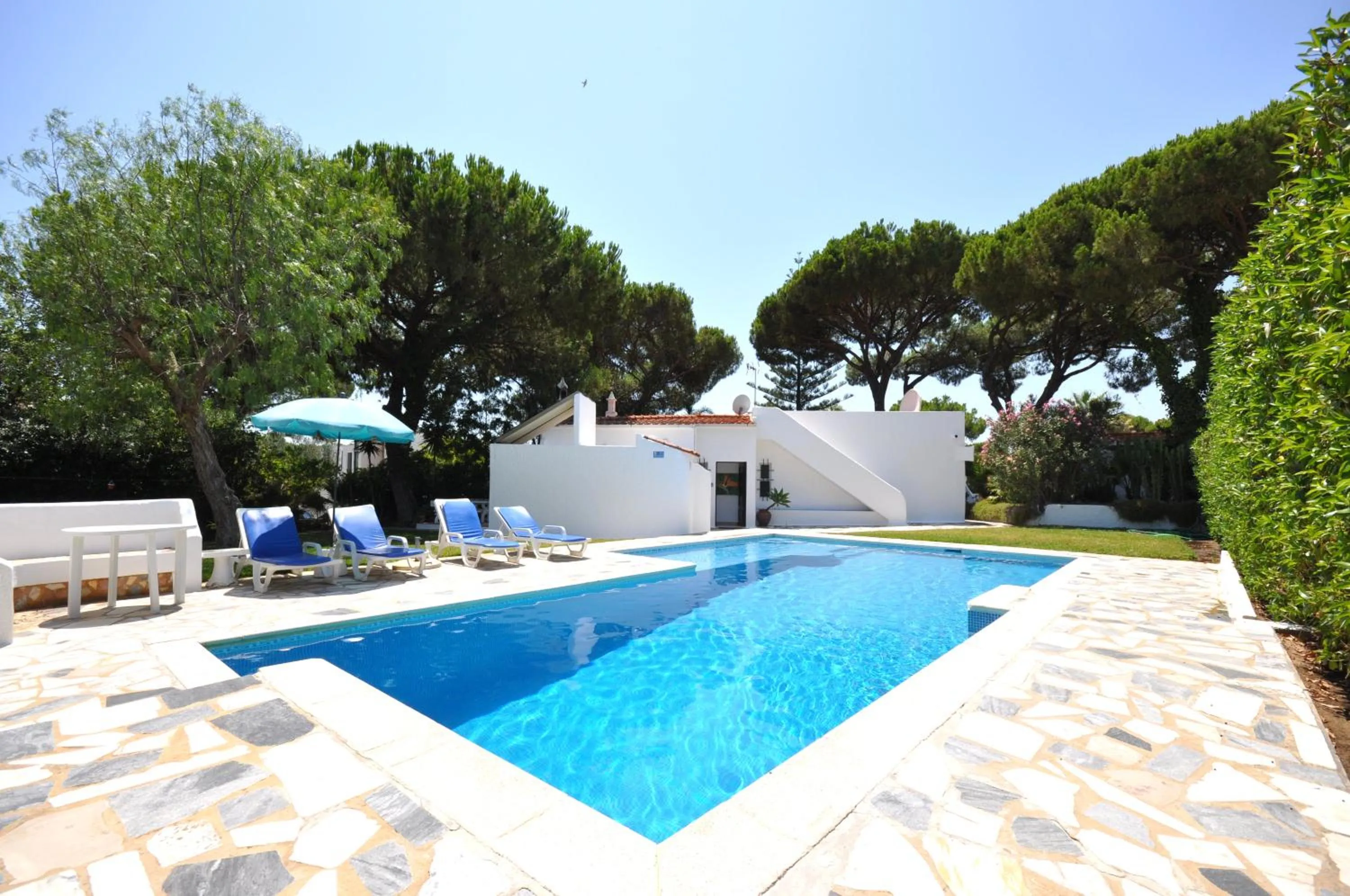 Delightful single-storey villa, private pool, free air conditioning and wifi