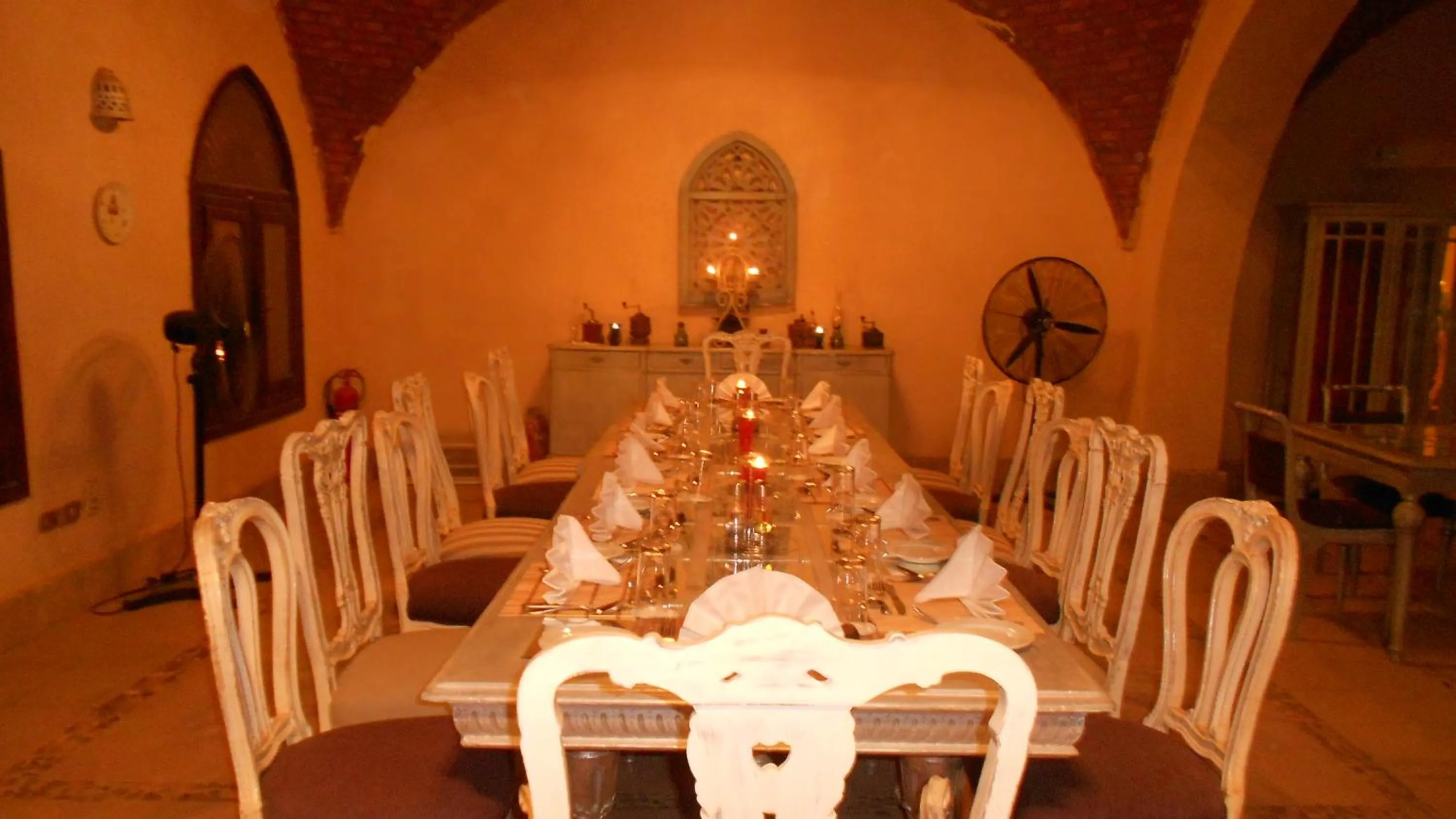 Restaurant/places to eat in Shanda Lodge Desert Resort