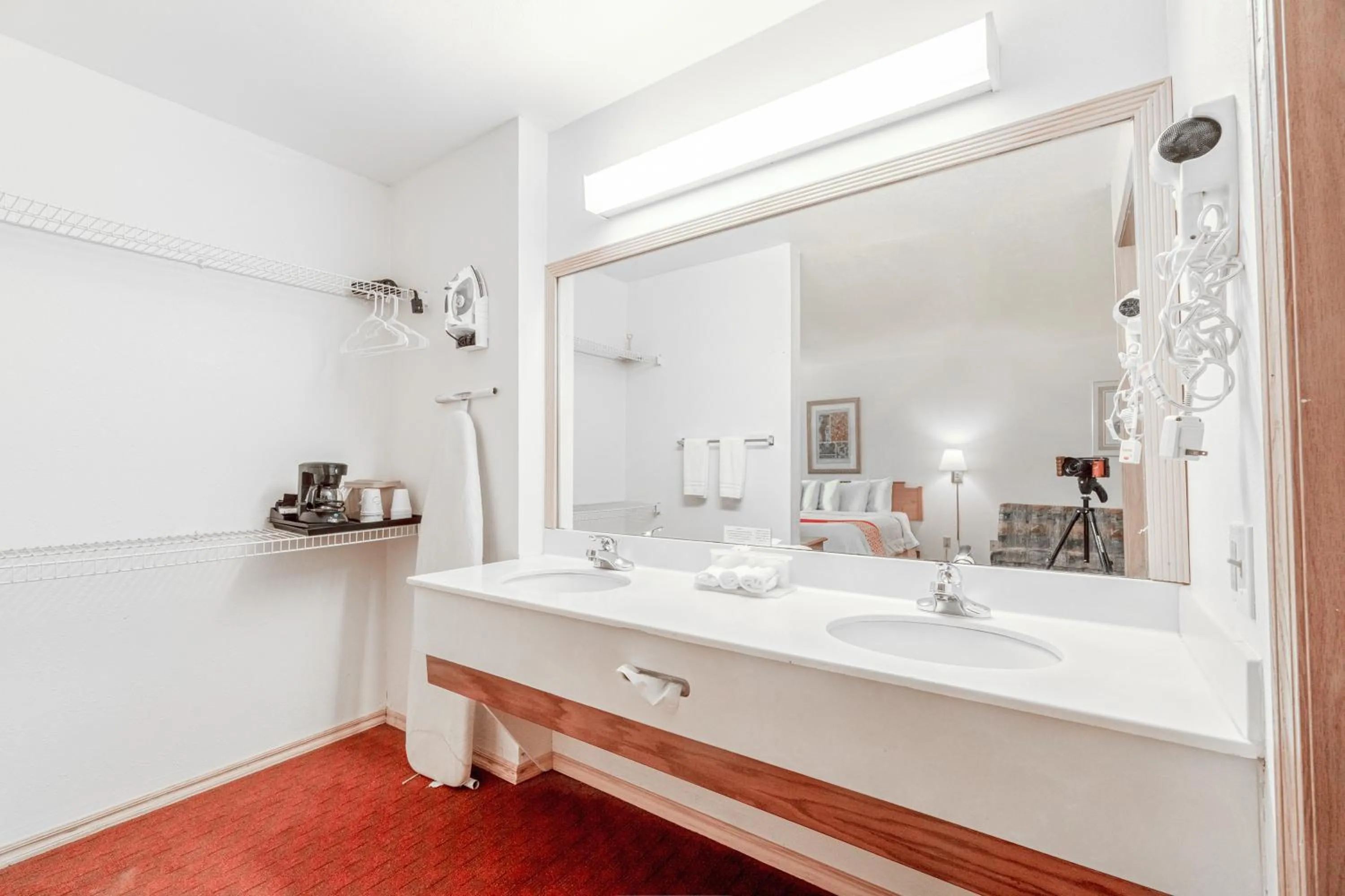 Bathroom in Hotel O Eureka Springs - Christ of Ozark Area