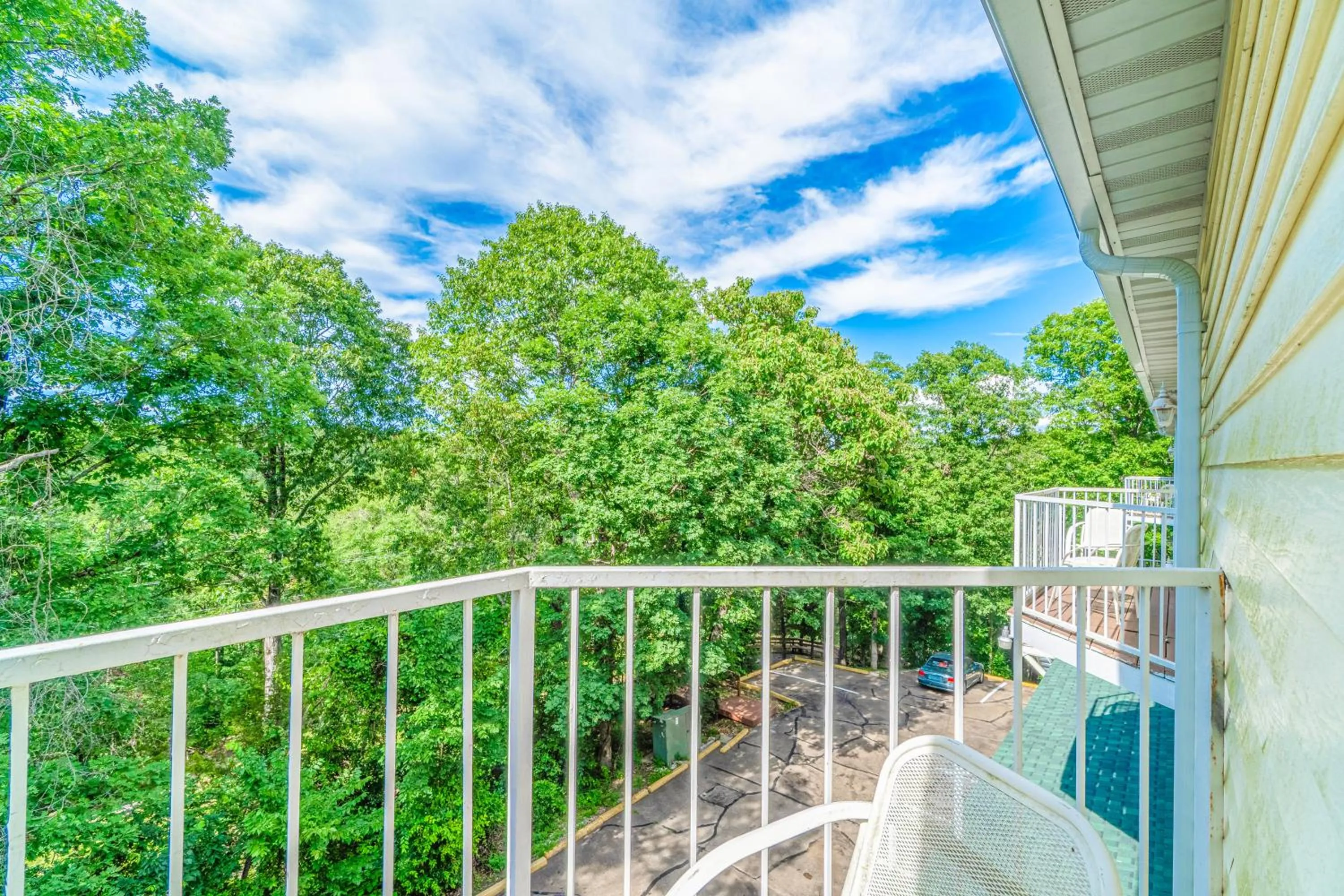 Balcony/Terrace in Hotel O Eureka Springs - Christ of Ozark Area