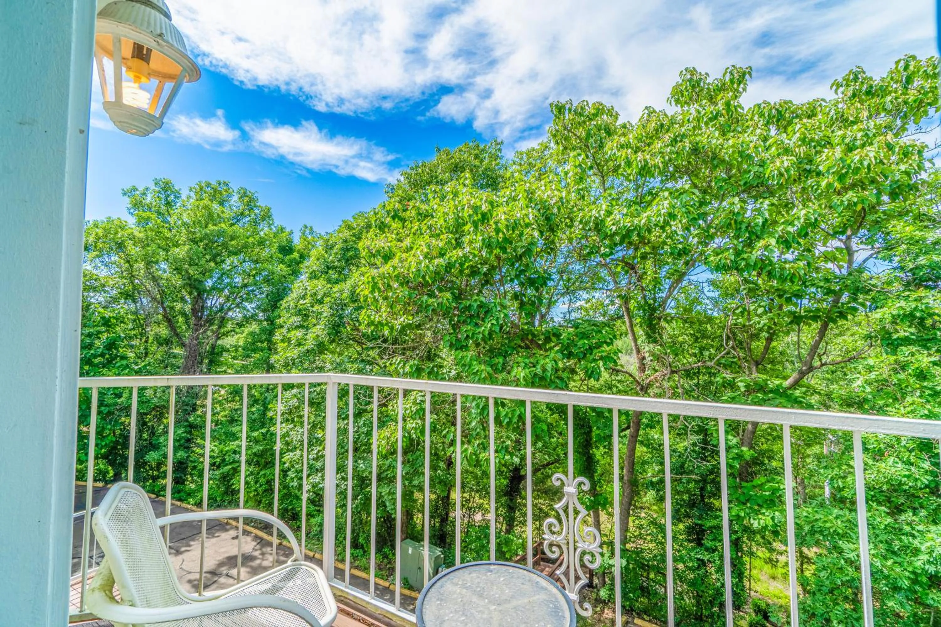 Garden view in Hotel O Eureka Springs - Christ of Ozark Area