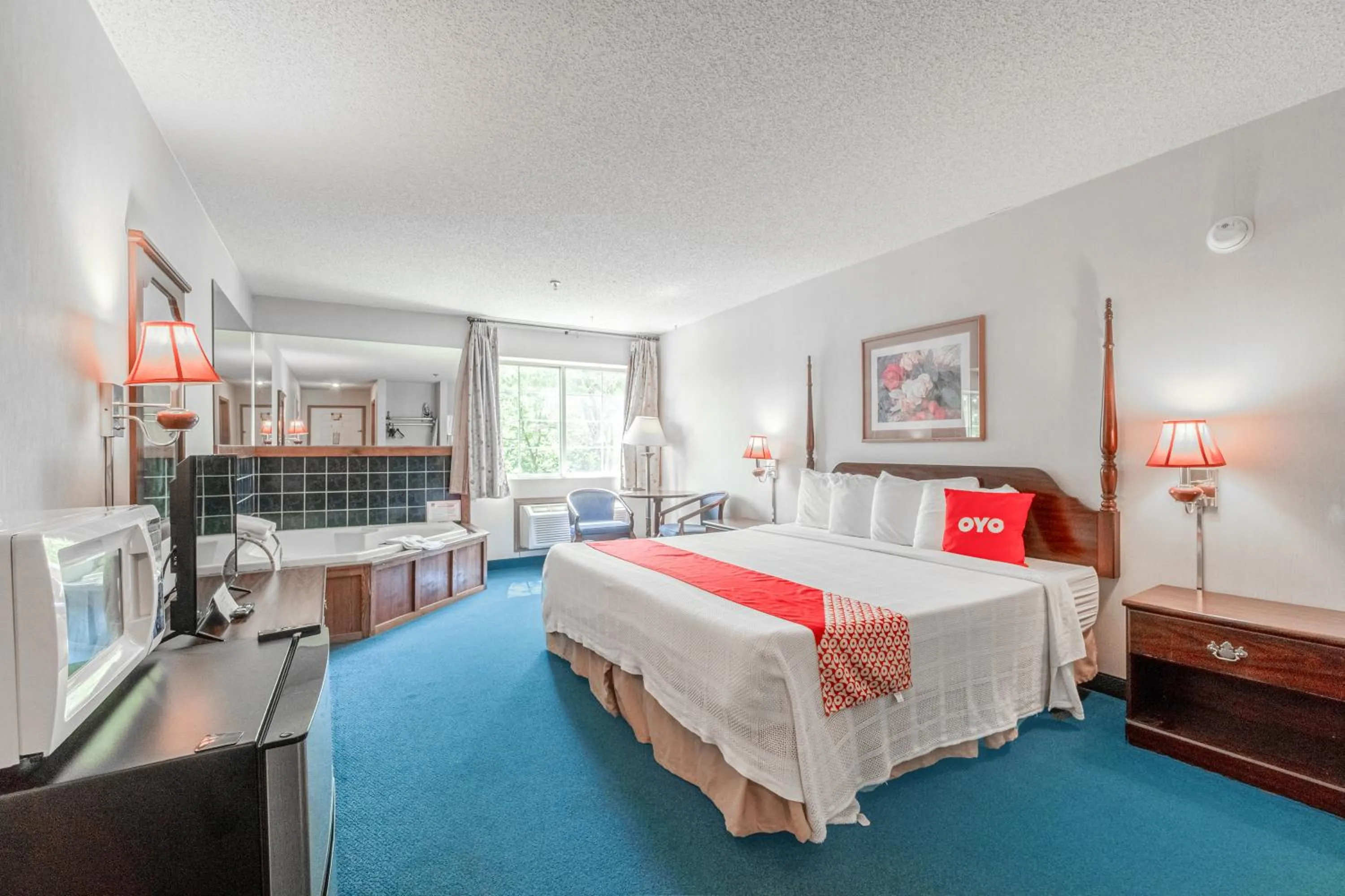 Bedroom, Bed in Hotel O Eureka Springs - Christ of Ozark Area