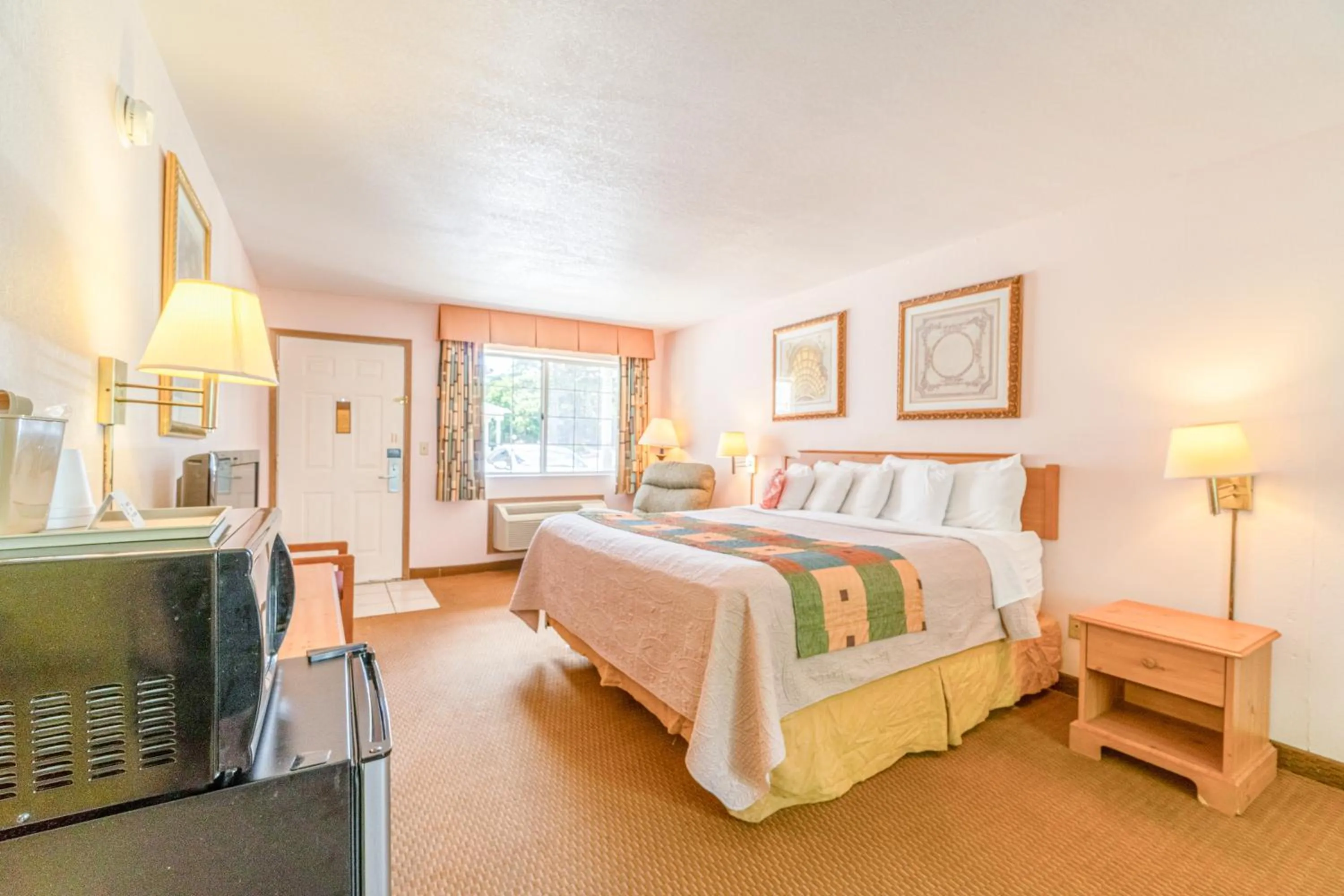 Bedroom, Bed in Hotel O Eureka Springs - Christ of Ozark Area