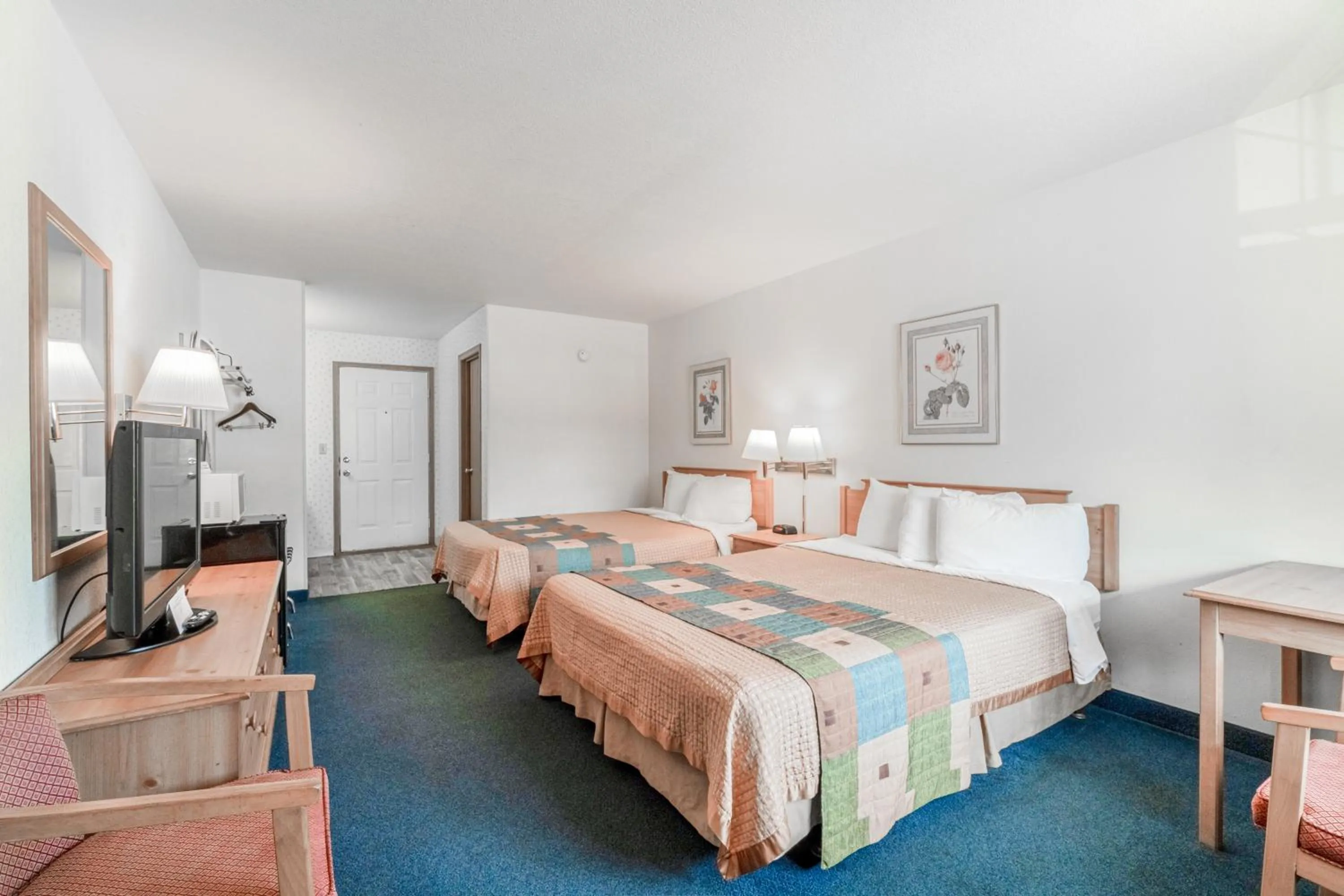 Bedroom, Bed in Hotel O Eureka Springs - Christ of Ozark Area