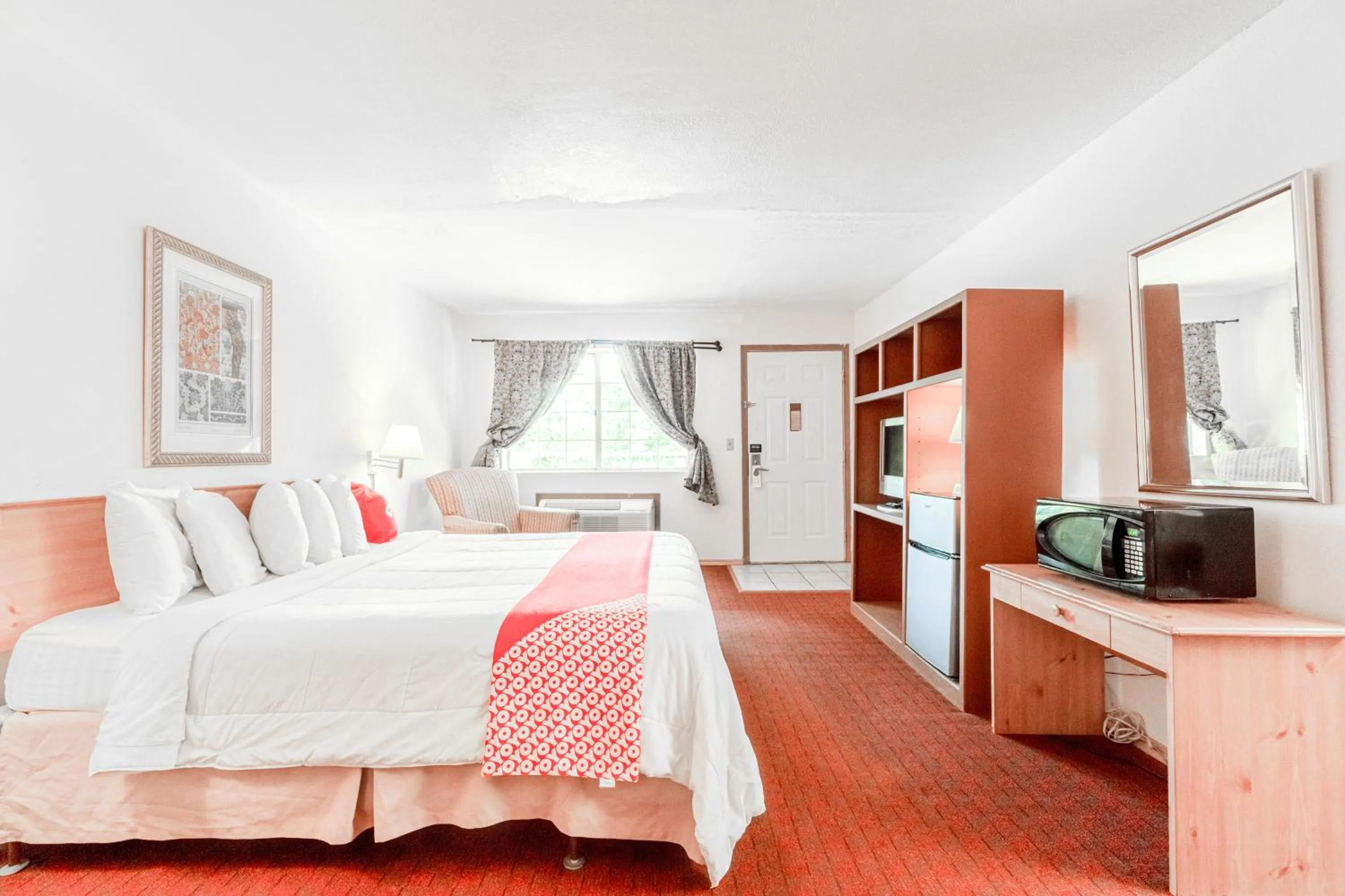 Bedroom, Bed in Hotel O Eureka Springs - Christ of Ozark Area