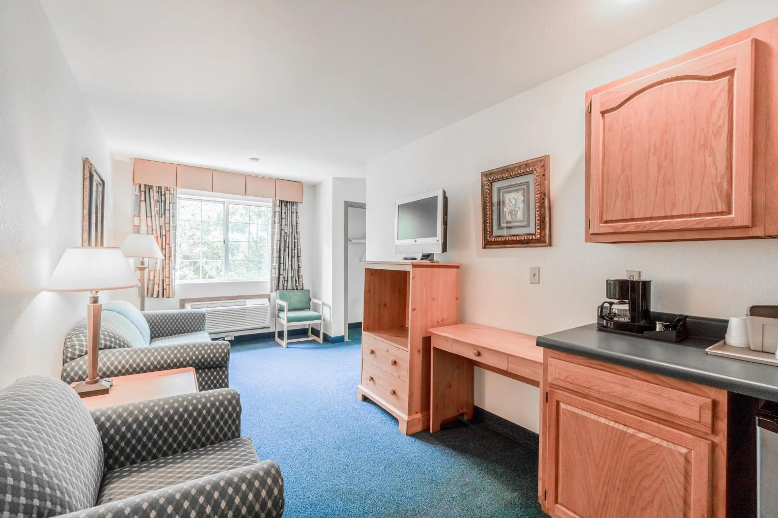 Kitchen or kitchenette in Hotel O Eureka Springs - Christ of Ozark Area