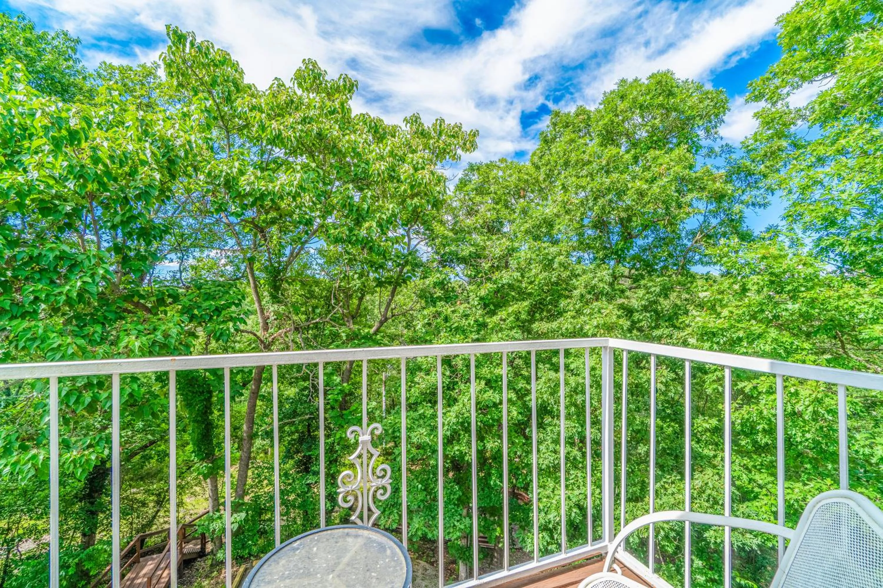 Garden view in Hotel O Eureka Springs - Christ of Ozark Area