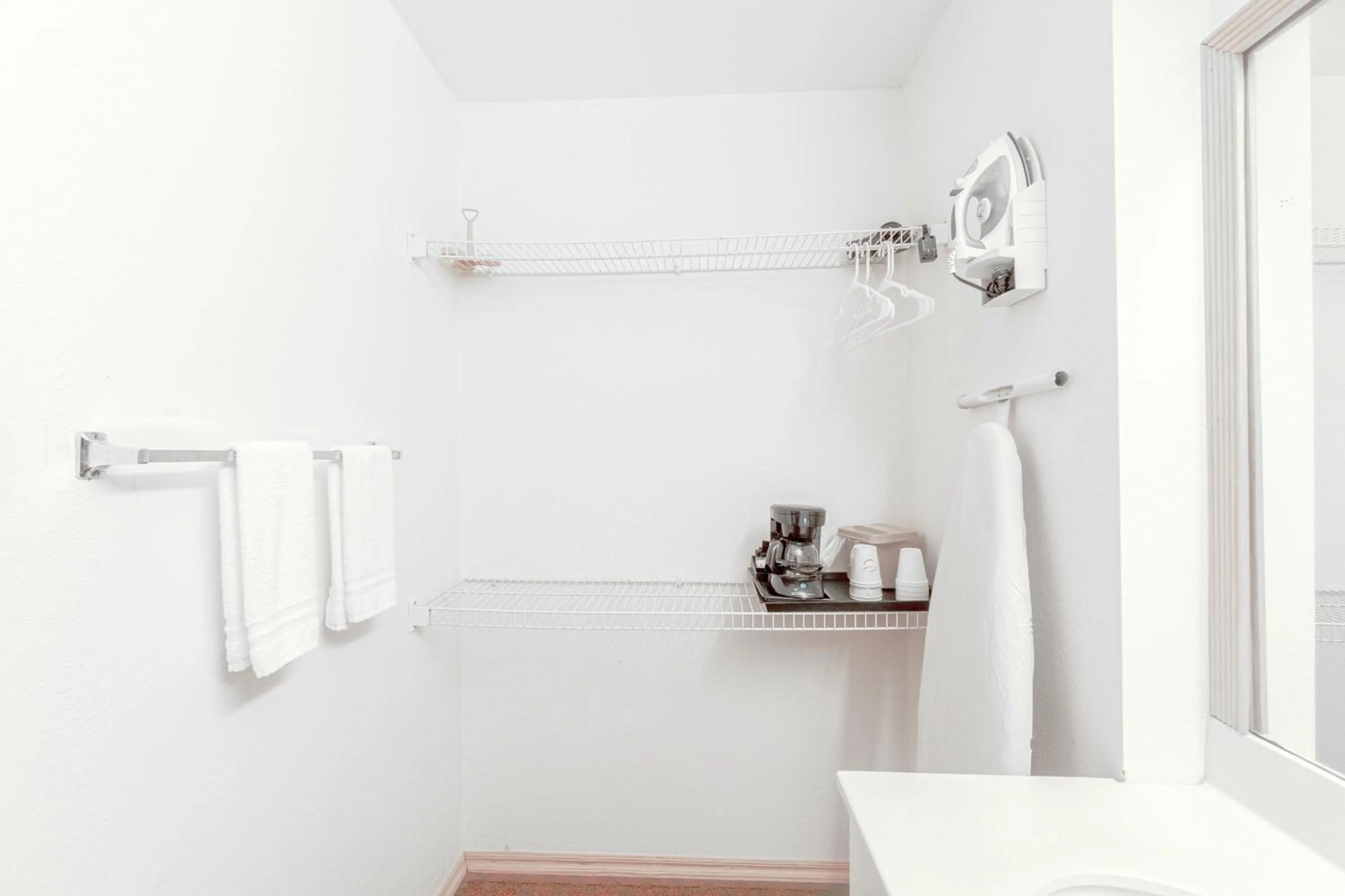 Bathroom in Hotel O Eureka Springs - Christ of Ozark Area