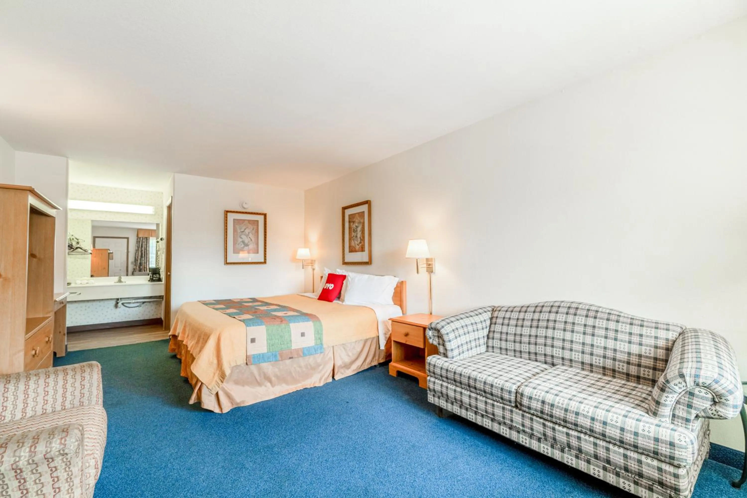 Bedroom, Bed in Hotel O Eureka Springs - Christ of Ozark Area