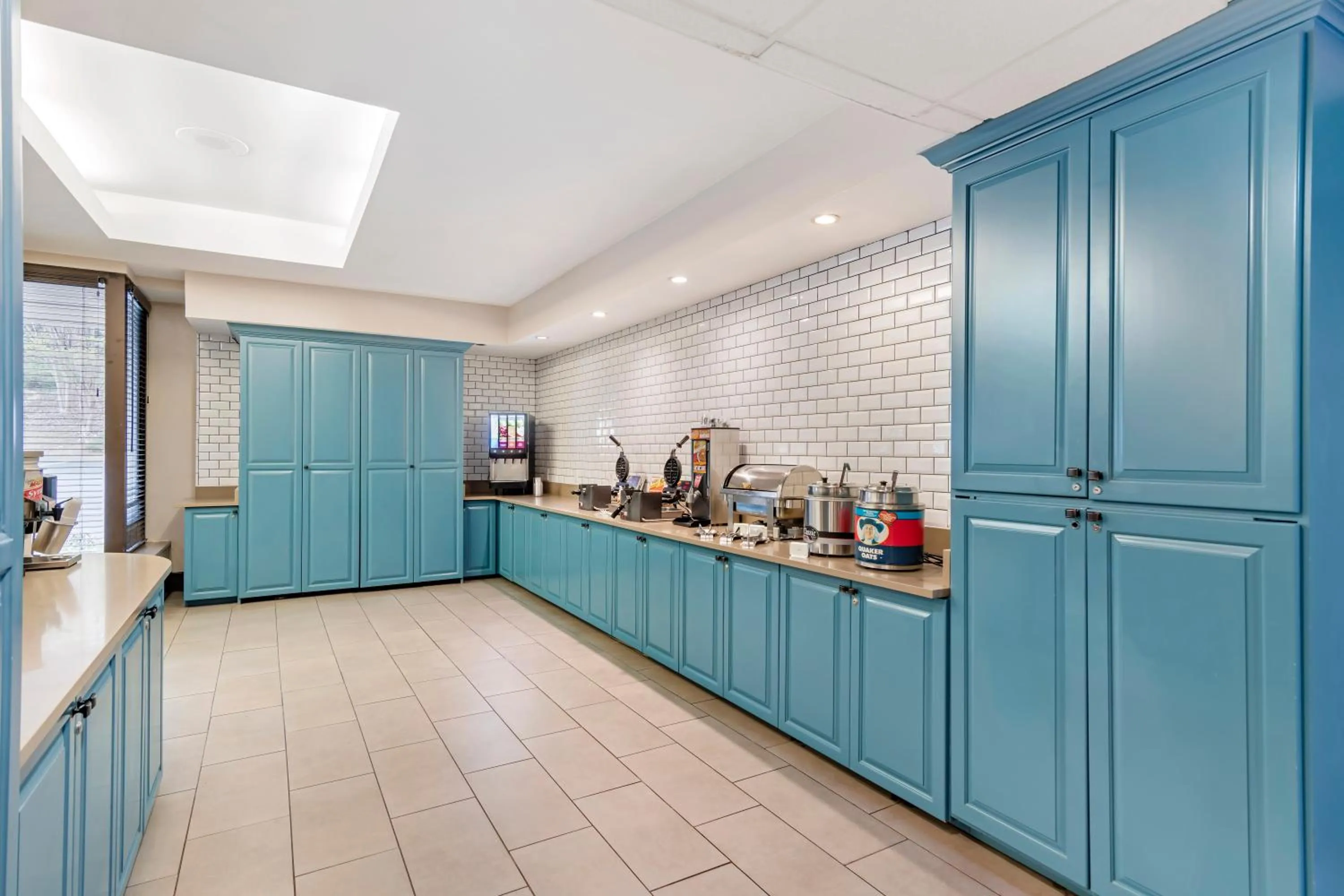 Breakfast in Country Inn & Suites by Radisson, Atlanta Galleria-Ballpark, GA