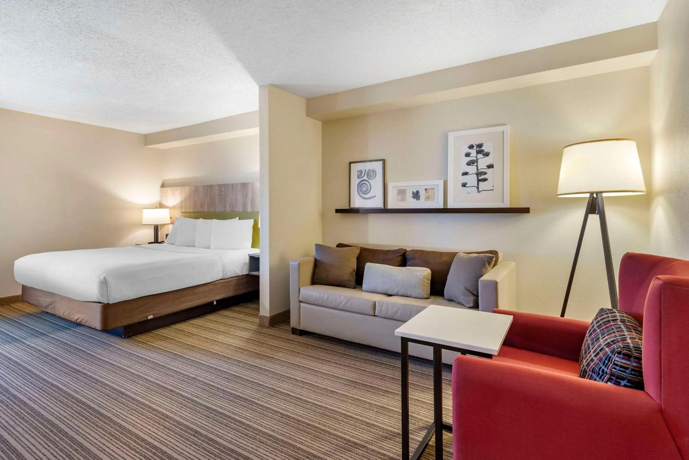 Bedroom, Bed in Country Inn & Suites by Radisson, Atlanta Galleria-Ballpark, GA