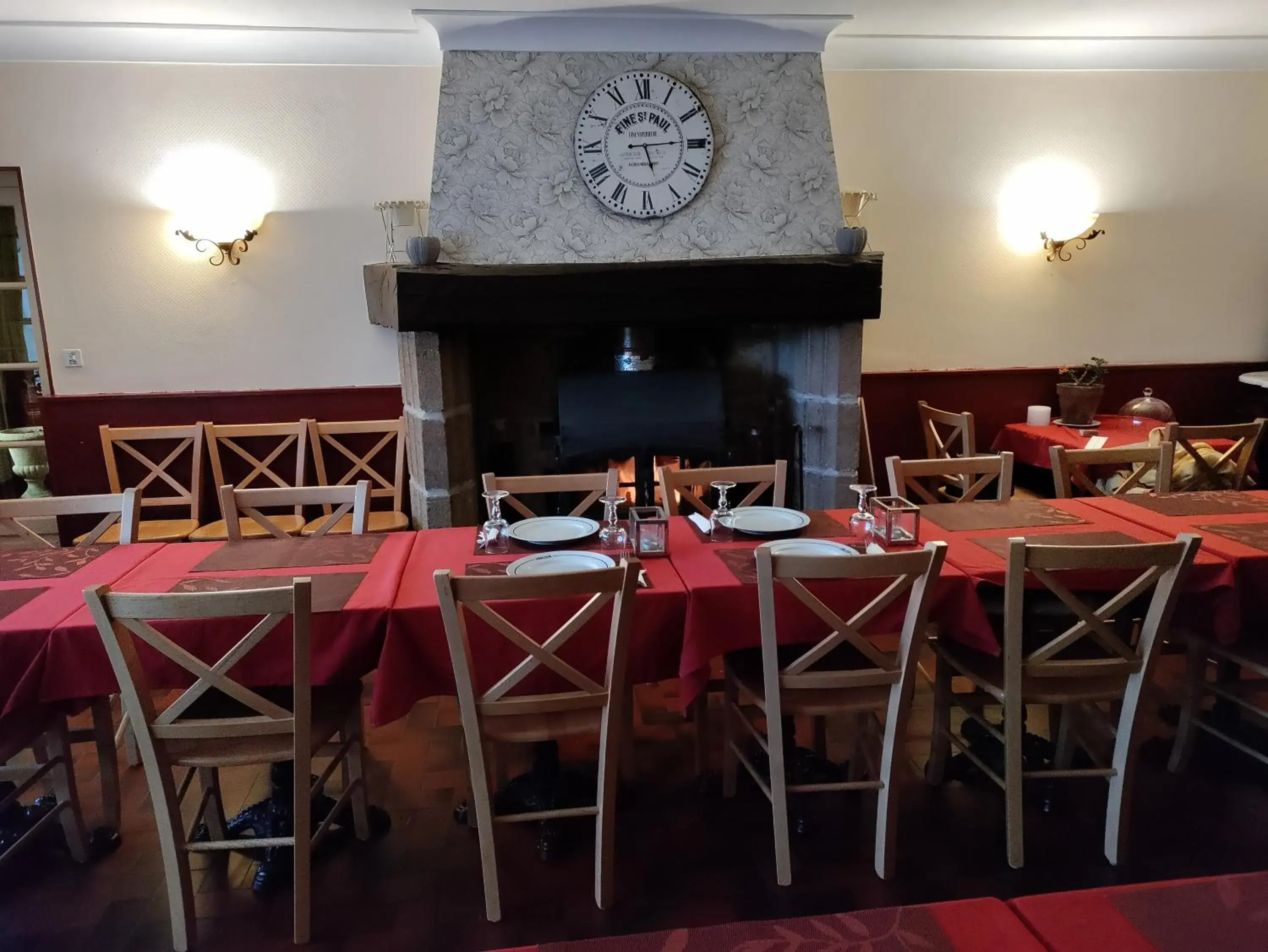 Restaurant/places to eat in Hotel - Bistro - Bar - PMU Le Bellerive Restaurant/places to eat in Hotel - Bistro - Bar - PMU Le Bellerive