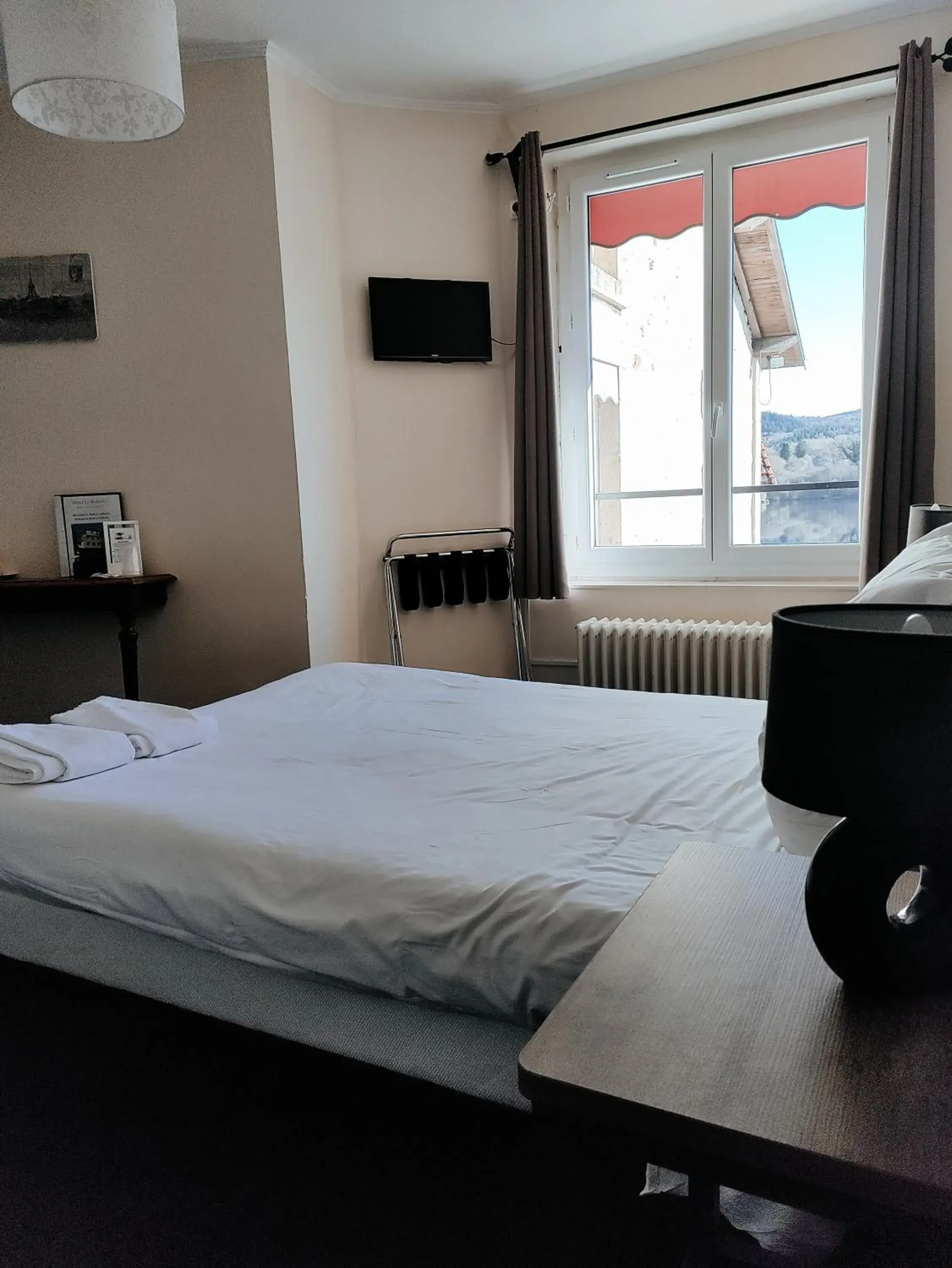 Bedroom, Bed in Hotel - Bistro - Bar - PMU Le Bellerive Bedroom, Bed in Hotel - Bistro - Bar - PMU Le Bellerive